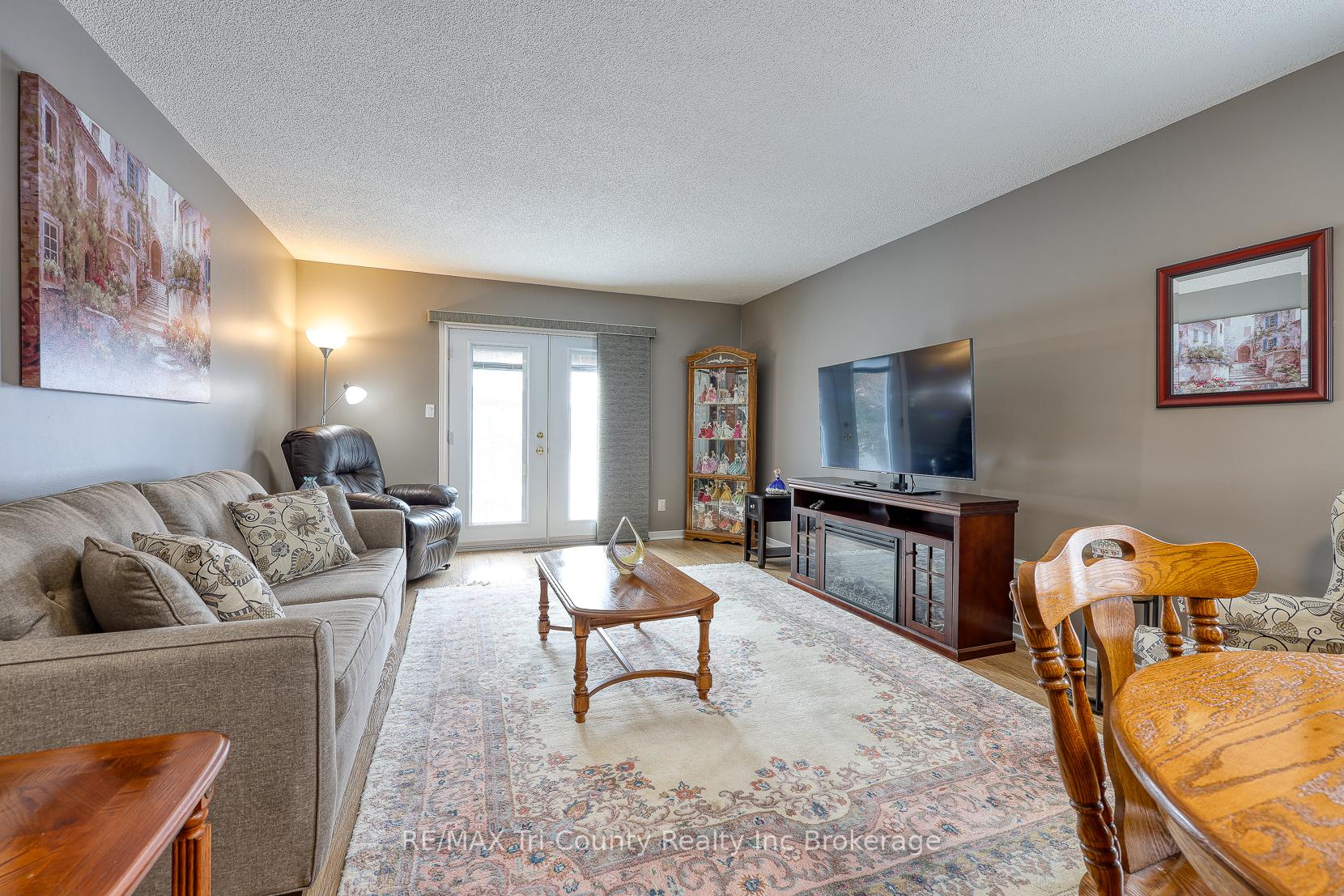 Photo 11 of 33 Wilkins Crescent, Tillsonburg — HOMEH