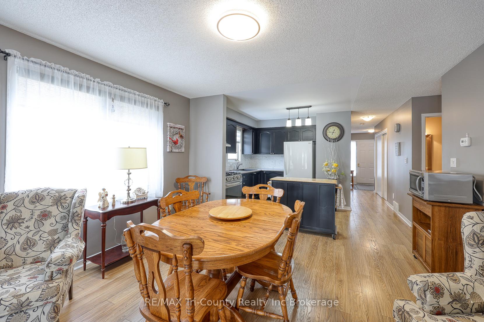 Photo 14 of 33 Wilkins Crescent, Tillsonburg — HOMEH
