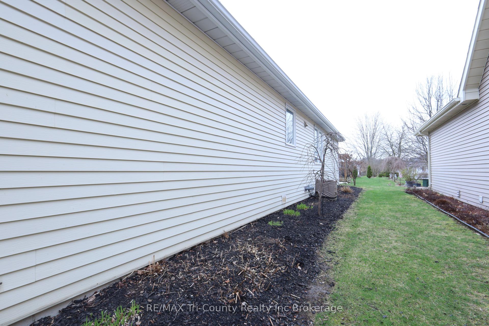 Photo 32 of 33 Wilkins Crescent, Tillsonburg — HOMEH