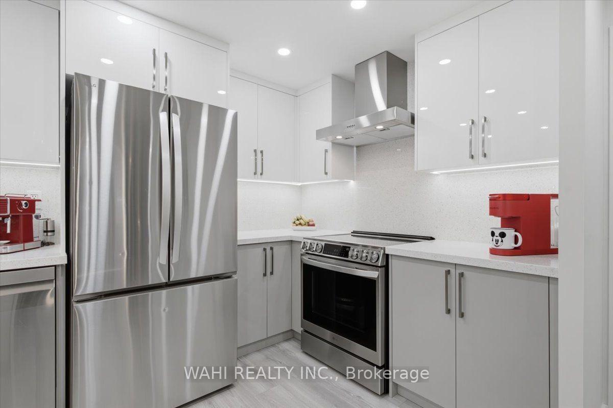 Photo 1 of Unit 1003, 299 Mill Road, Etobicoke, Markland Wood — HOMEH