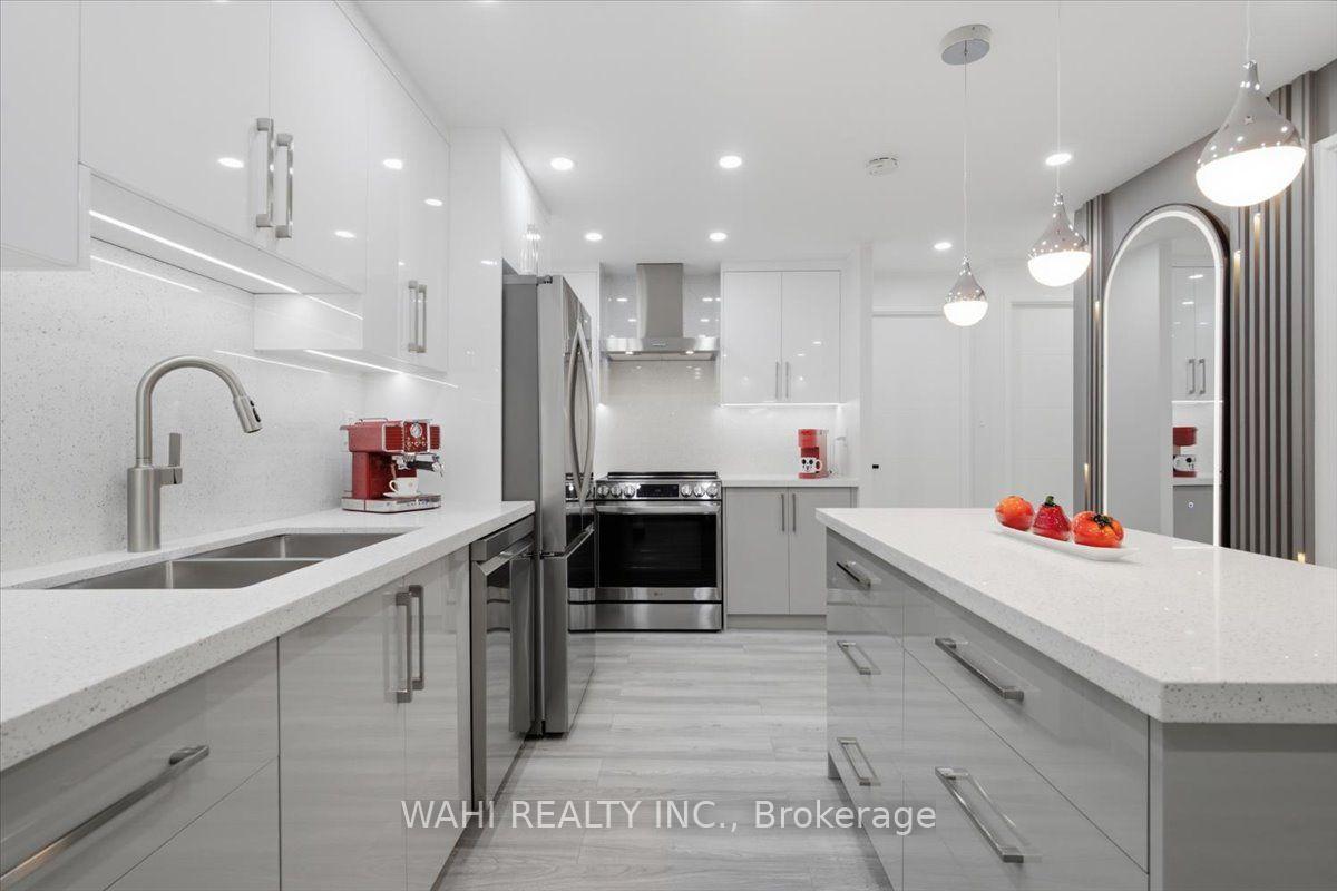 Photo 2 of Unit 1003, 299 Mill Road, Etobicoke, Markland Wood — HOMEH