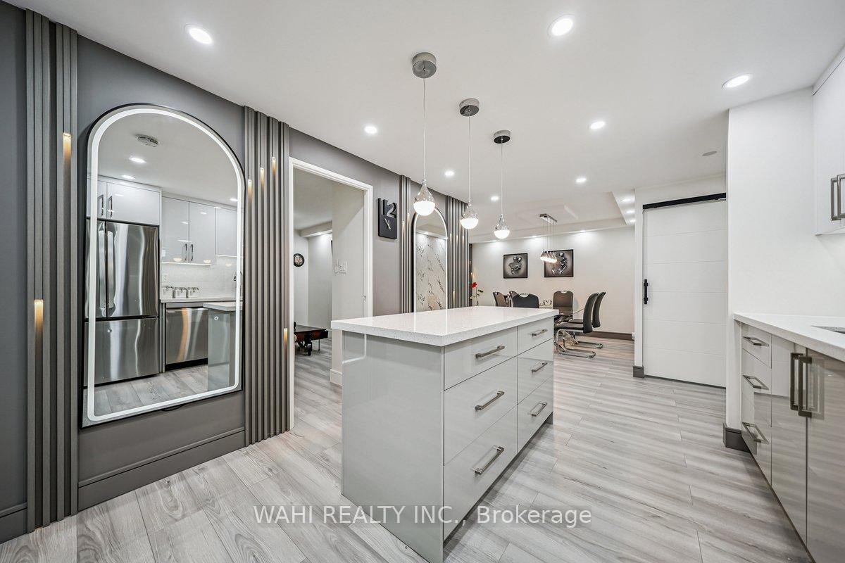 Photo 4 of Unit 1003, 299 Mill Road, Etobicoke, Markland Wood — HOMEH