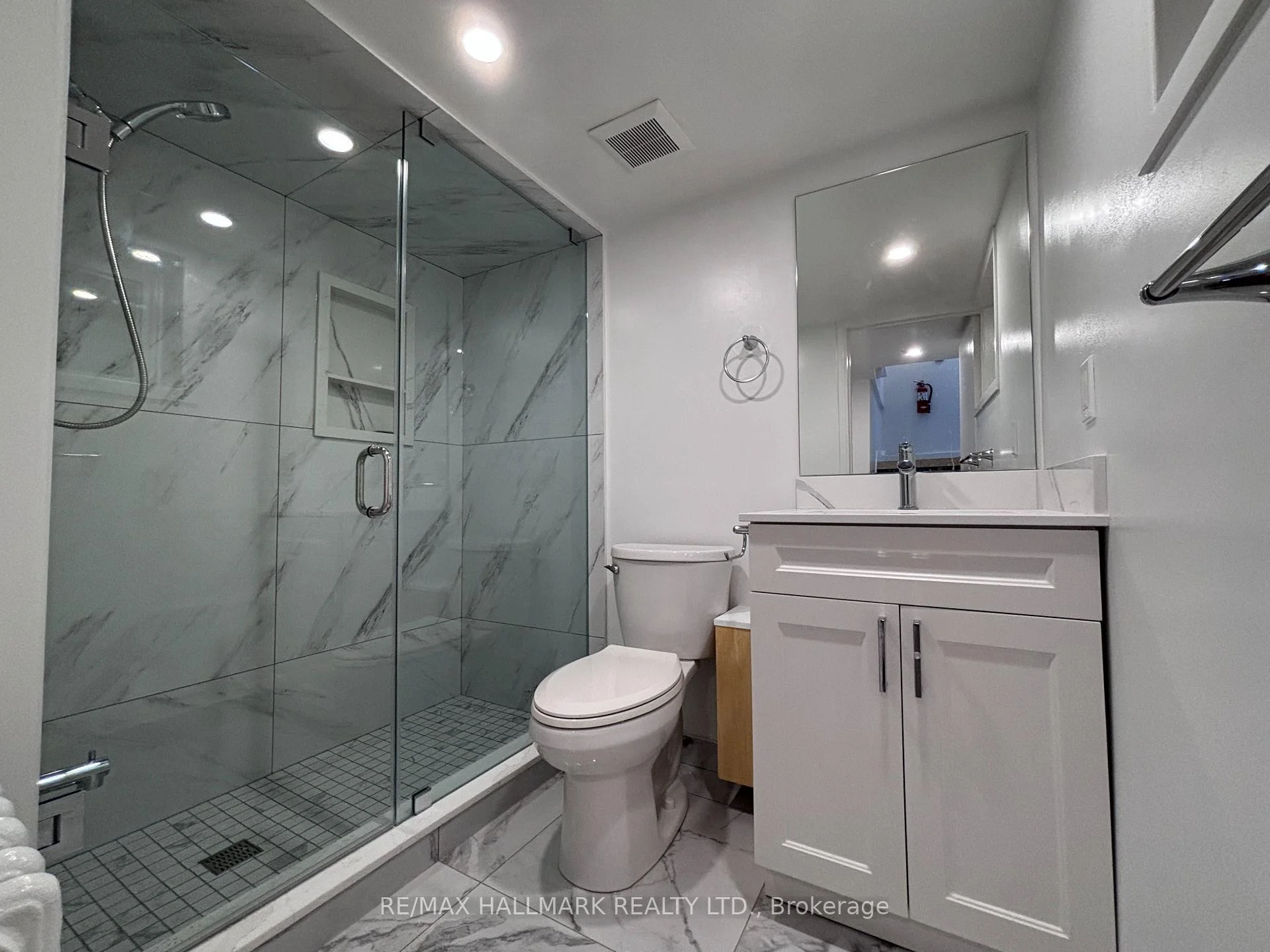 Photo 11 of Unit Lower, 27 Delaware Avenue, Toronto, Palmerston-Little Italy — HOMEH