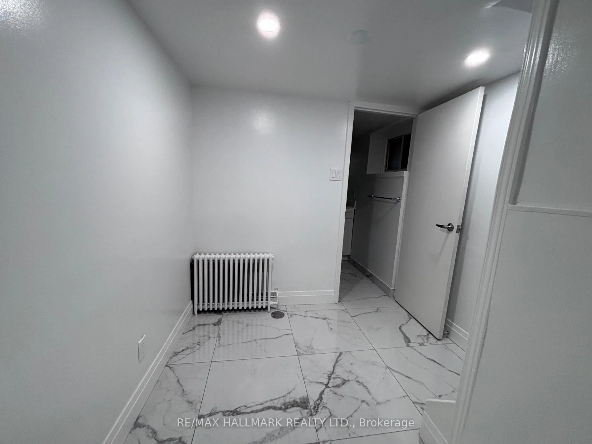 Photo 12 of Unit Lower, 27 Delaware Avenue, Toronto, Palmerston-Little Italy — HOMEH