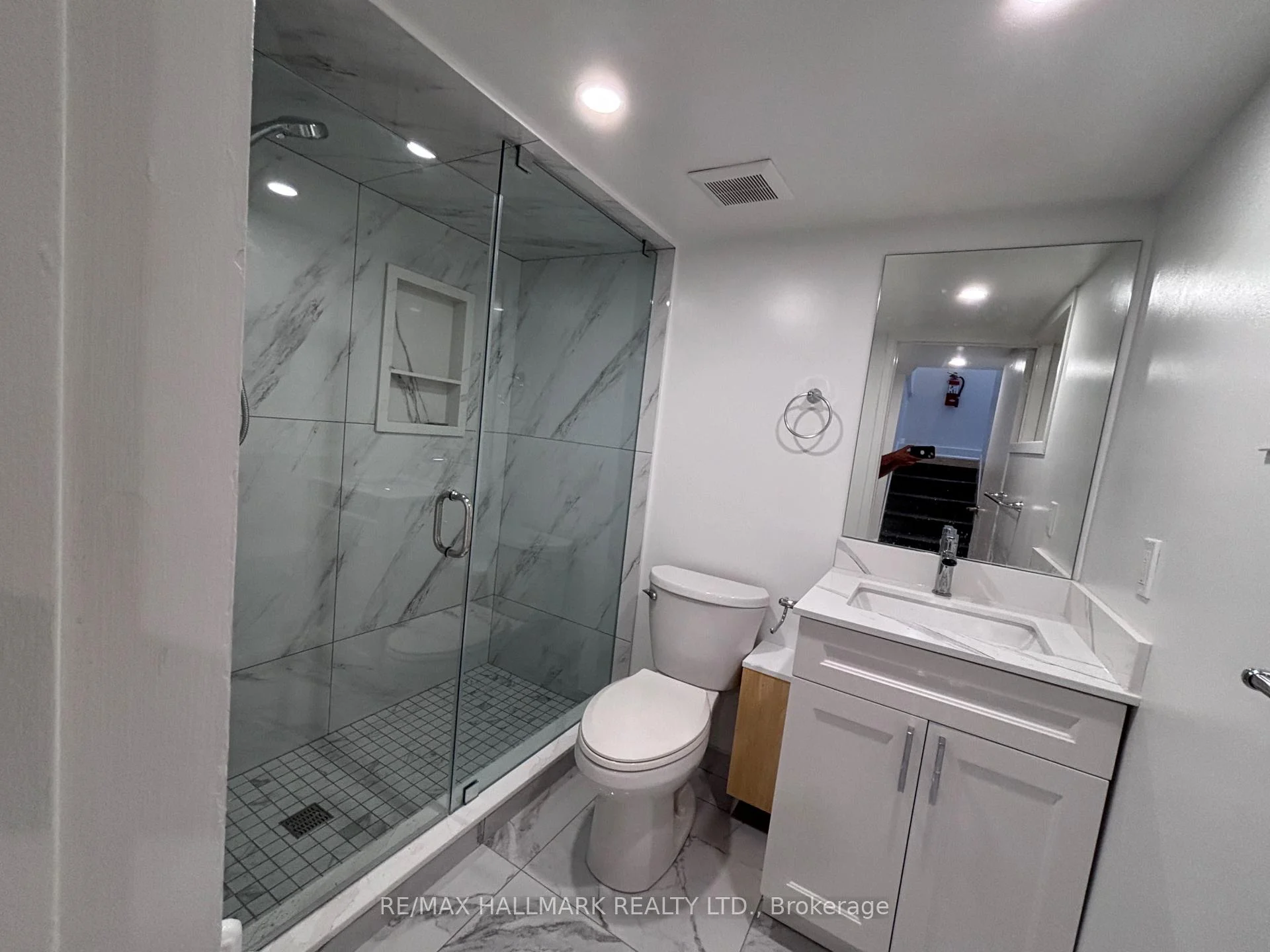 Photo 13 of Unit Lower, 27 Delaware Avenue, Toronto, Palmerston-Little Italy — HOMEH