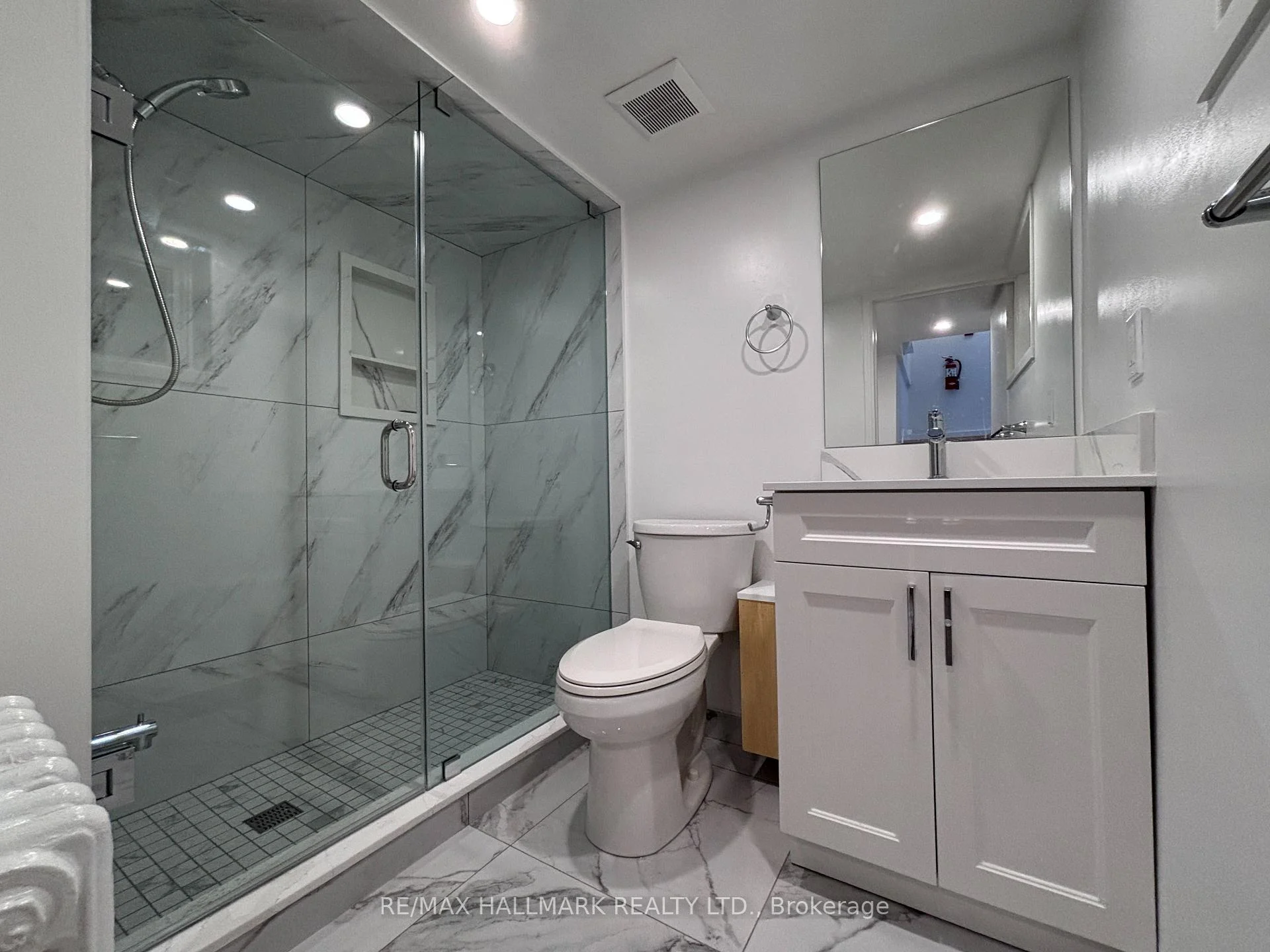 Photo 14 of Unit Lower, 27 Delaware Avenue, Toronto, Palmerston-Little Italy — HOMEH