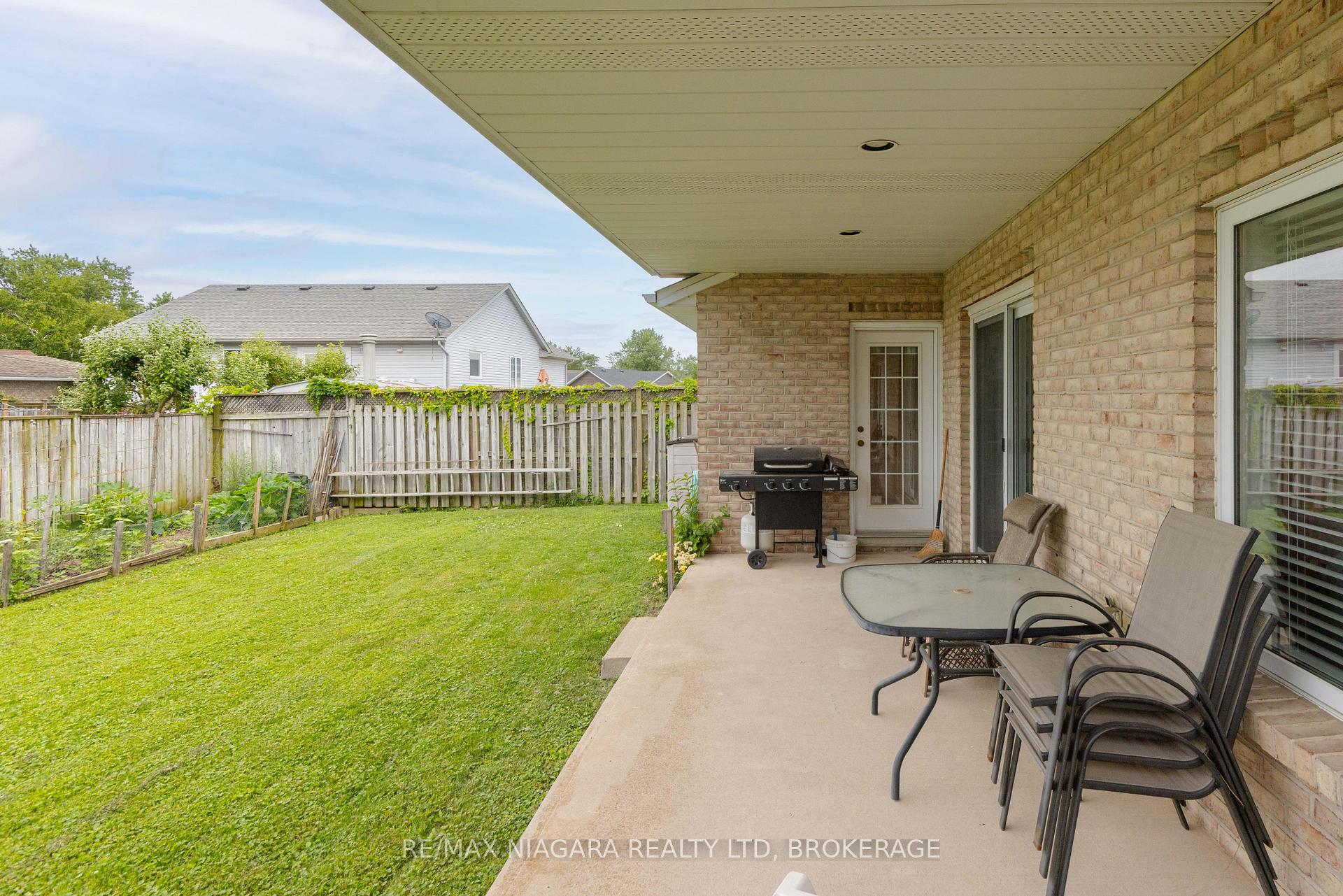Photo 3 of 8034 Pinellas Park Drive, Niagara Falls, Ascot — HOMEH