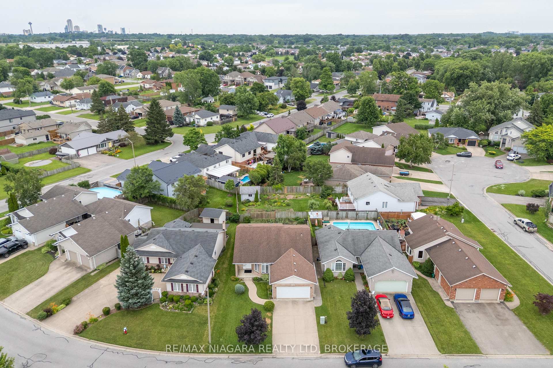 Photo 4 of 8034 Pinellas Park Drive, Niagara Falls, Ascot — HOMEH