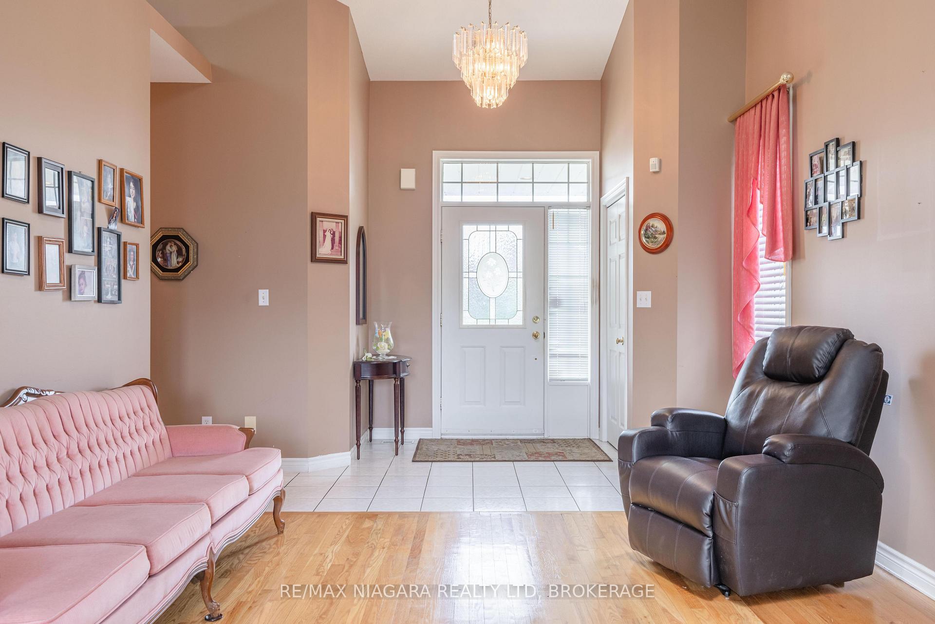 Photo 6 of 8034 Pinellas Park Drive, Niagara Falls, Ascot — HOMEH