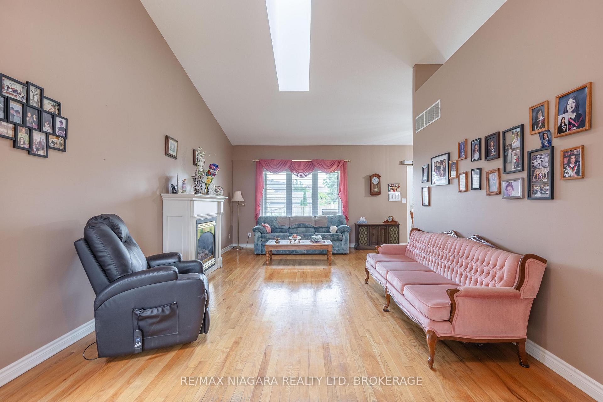 Photo 7 of 8034 Pinellas Park Drive, Niagara Falls, Ascot — HOMEH