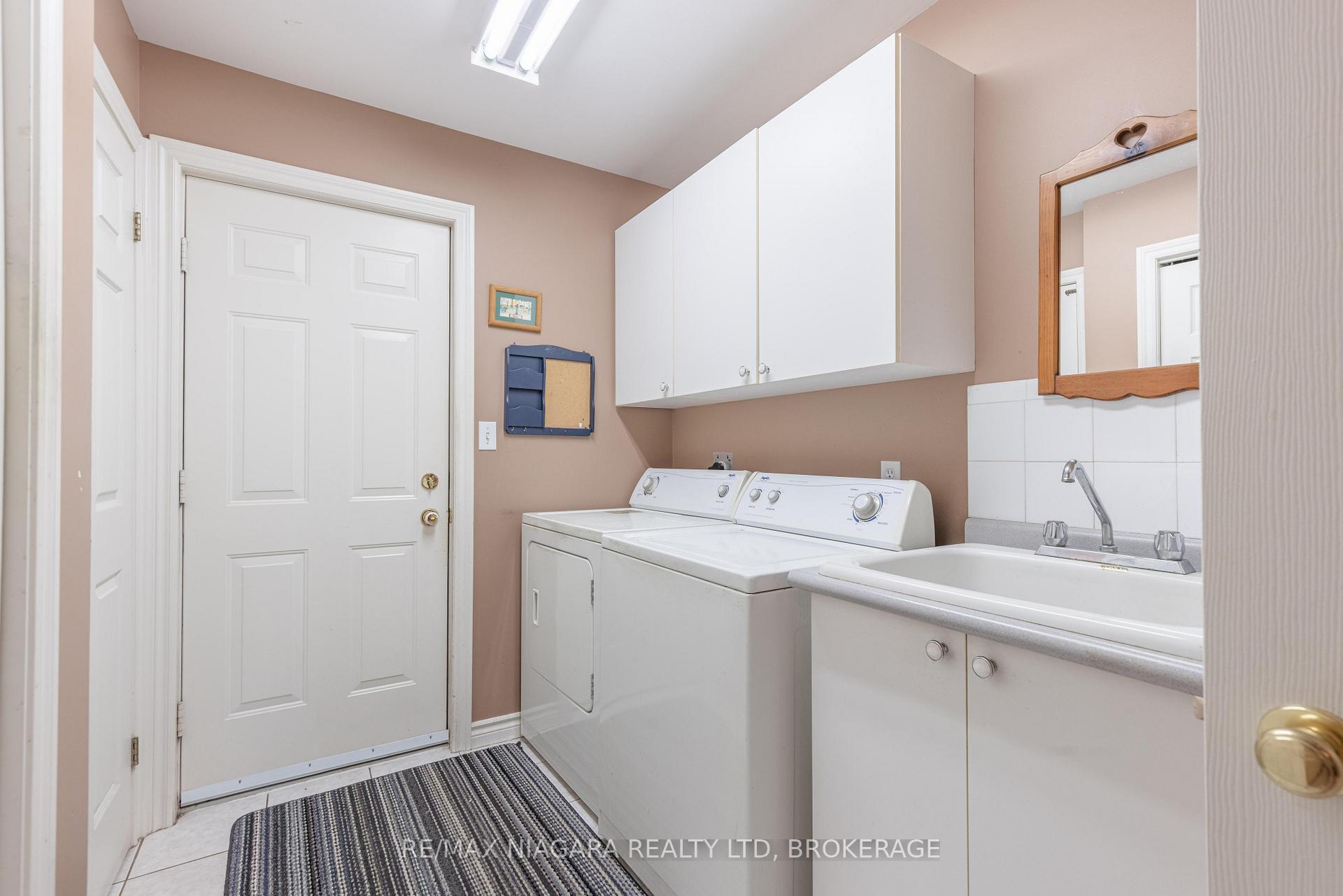 Photo 21 of 8034 Pinellas Park Drive, Niagara Falls, Ascot — HOMEH