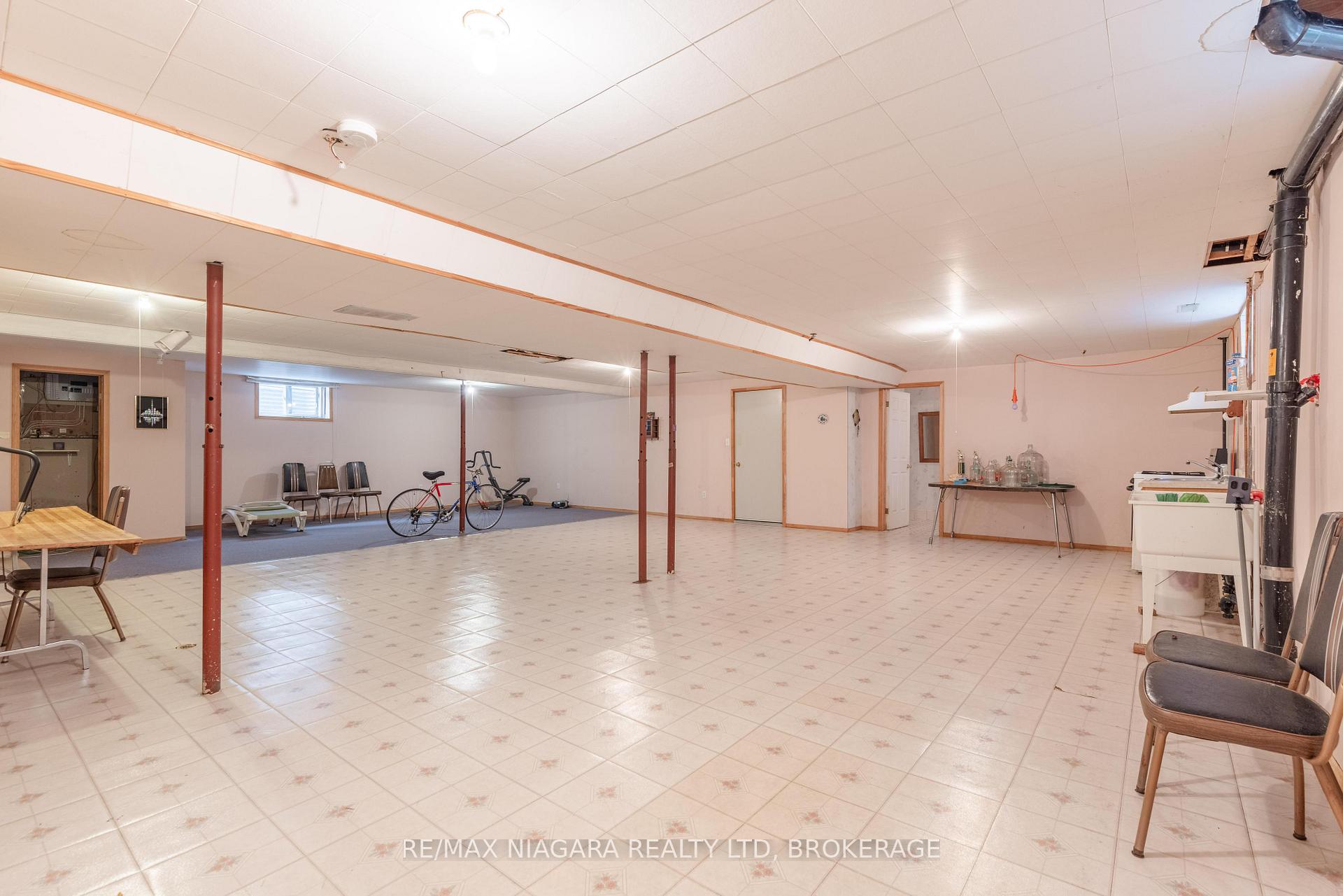 Photo 22 of 8034 Pinellas Park Drive, Niagara Falls, Ascot — HOMEH