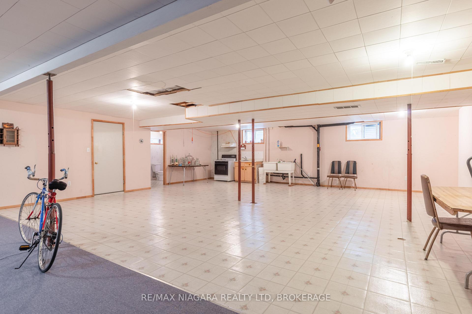 Photo 23 of 8034 Pinellas Park Drive, Niagara Falls, Ascot — HOMEH