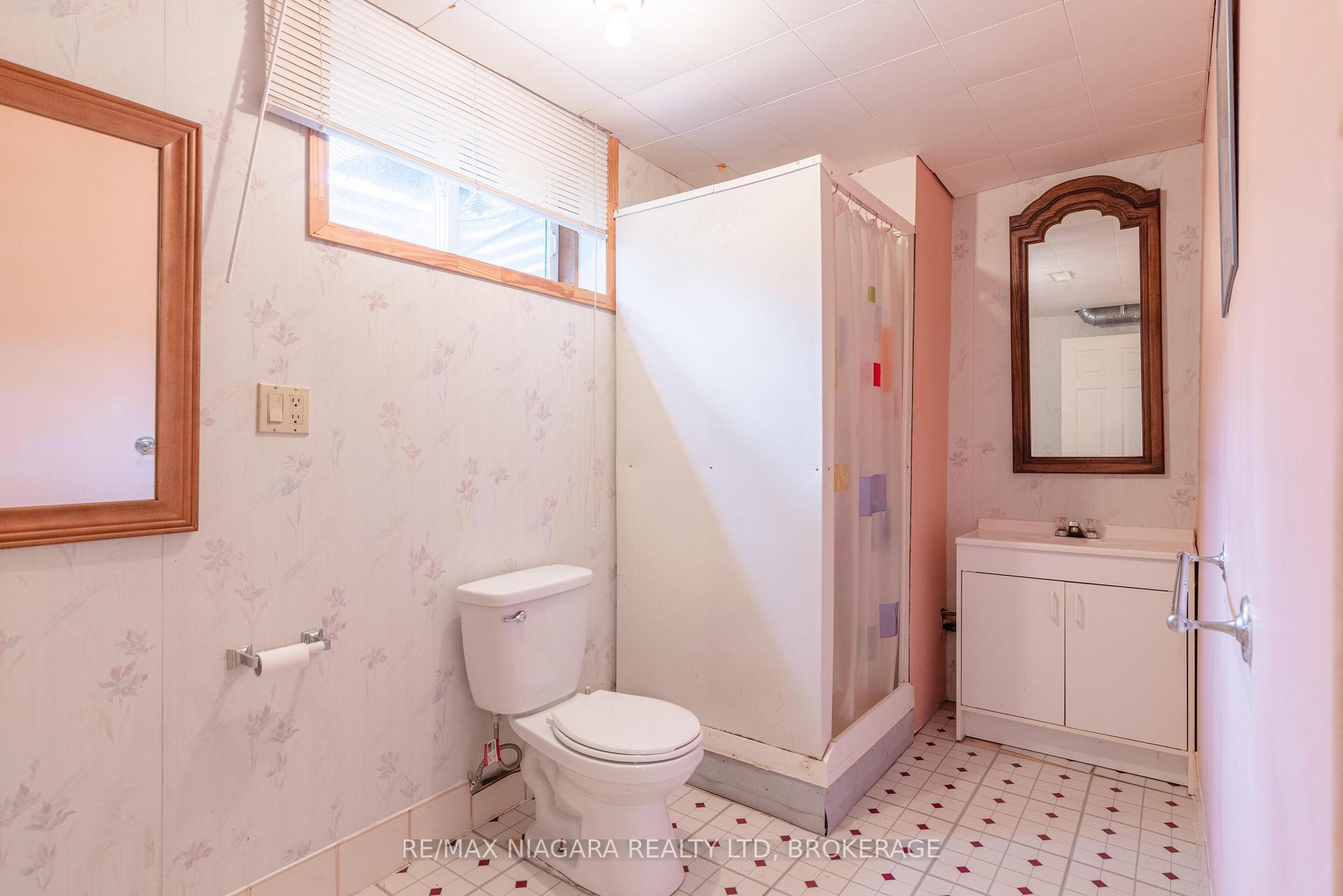 Photo 24 of 8034 Pinellas Park Drive, Niagara Falls, Ascot — HOMEH