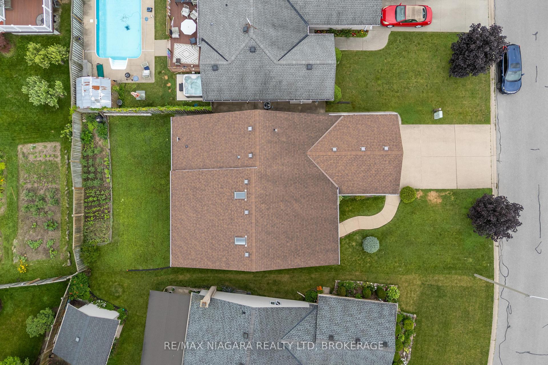 Photo 27 of 8034 Pinellas Park Drive, Niagara Falls, Ascot — HOMEH
