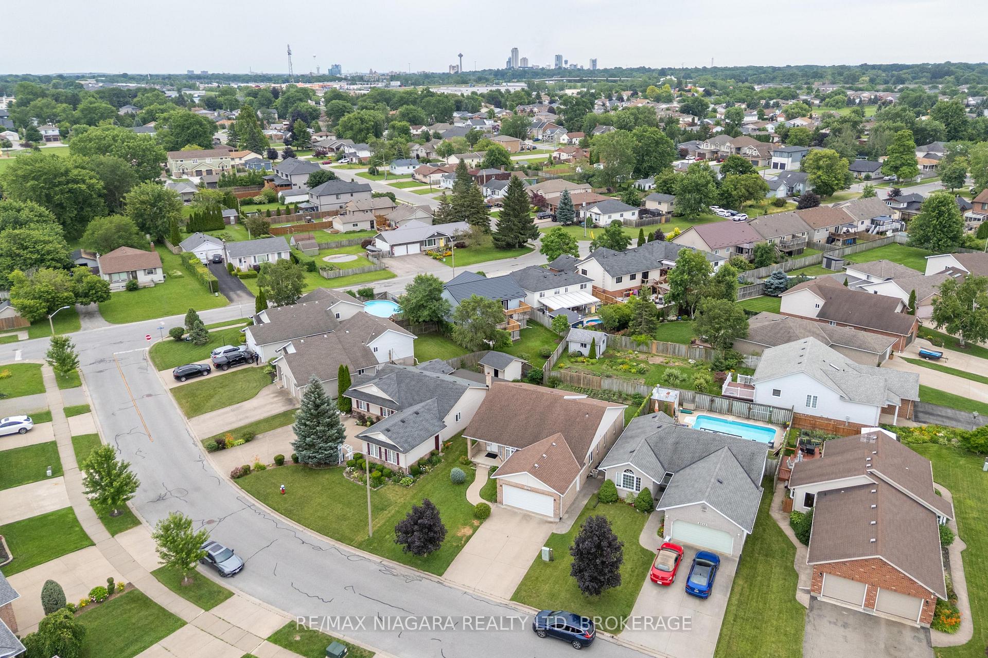 Photo 28 of 8034 Pinellas Park Drive, Niagara Falls, Ascot — HOMEH