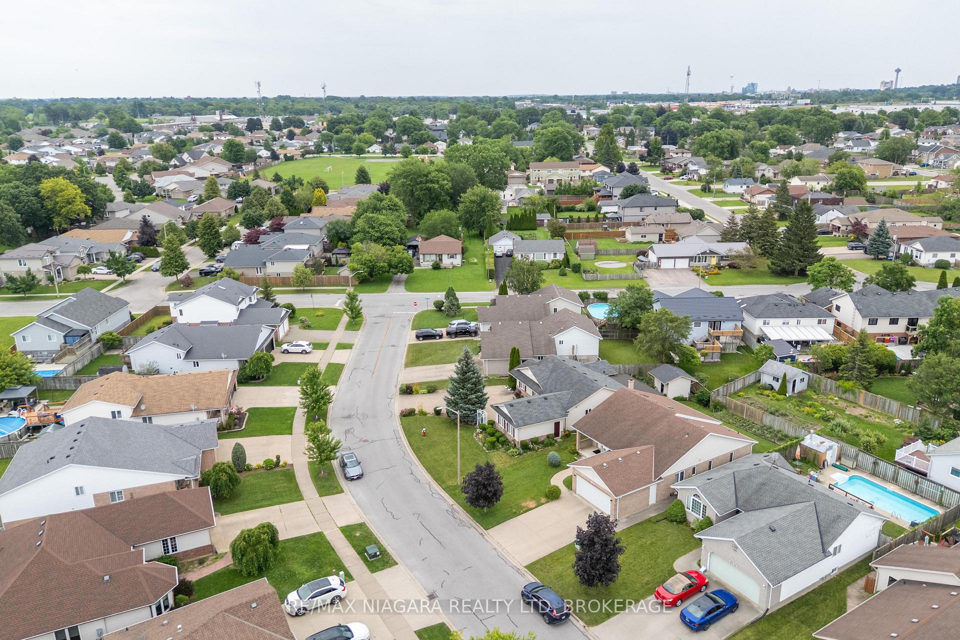Photo 29 of 8034 Pinellas Park Drive, Niagara Falls, Ascot — HOMEH