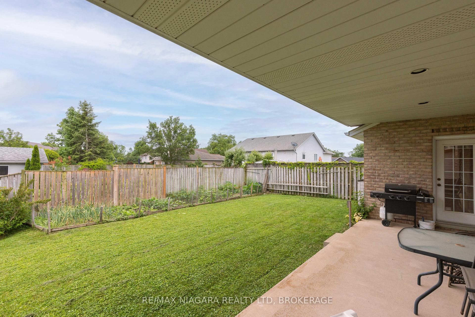 Photo 25 of 8034 Pinellas Park Drive, Niagara Falls, Ascot — HOMEH