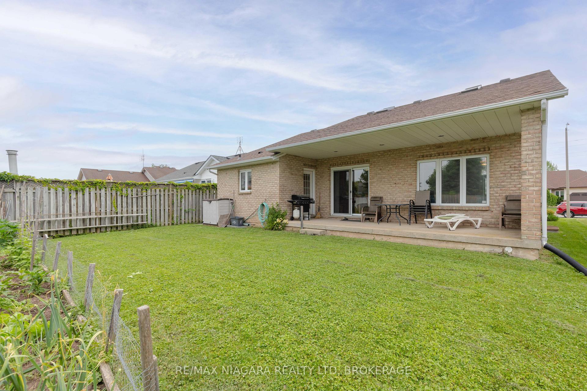 Photo 26 of 8034 Pinellas Park Drive, Niagara Falls, Ascot — HOMEH