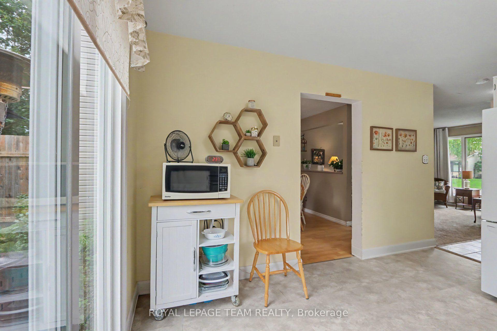 Photo 8 of 95 Seabrooke Drive, Ottawa, Kanata - Glencairn/Hazeldean — HOMEH