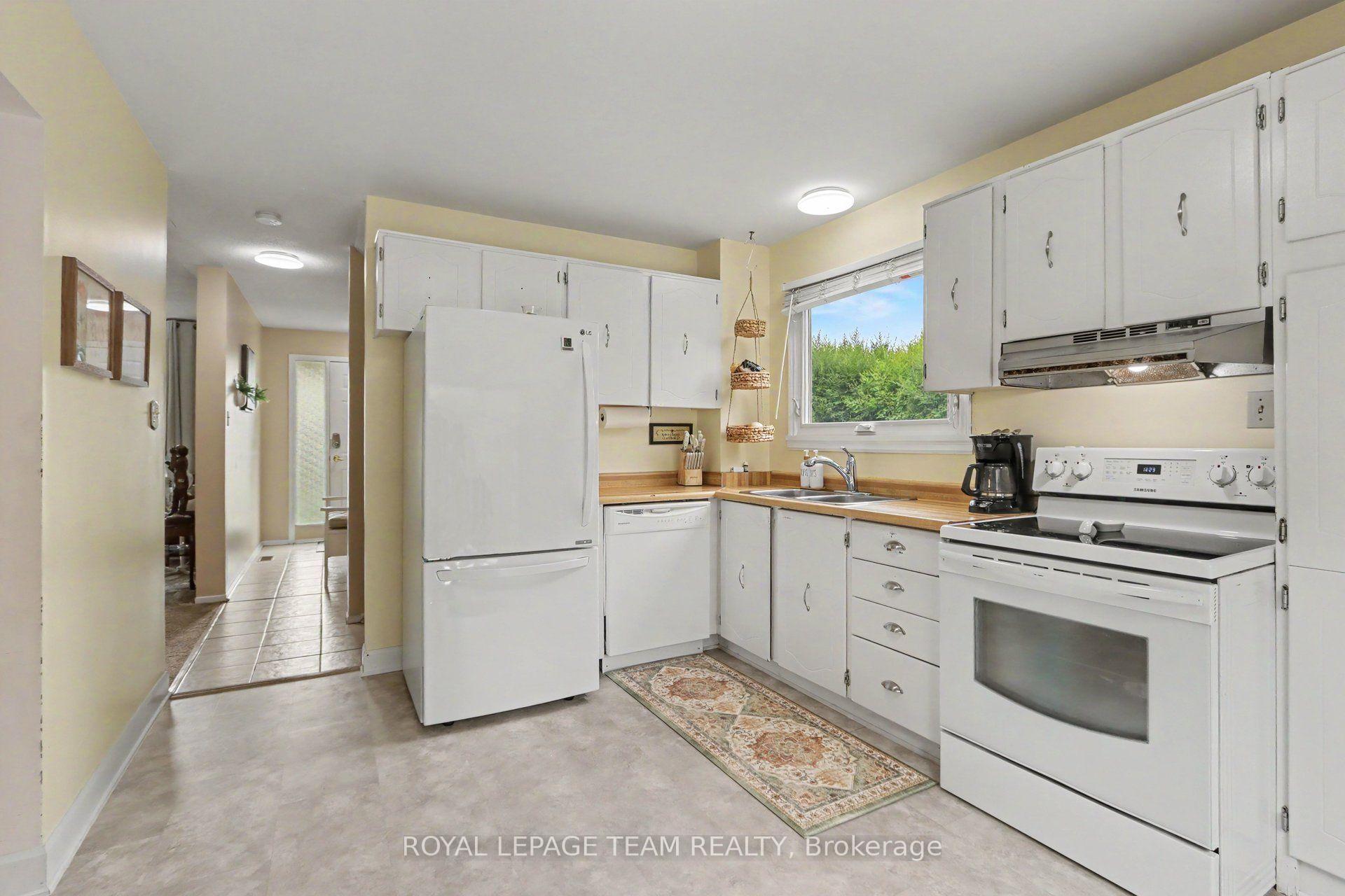Photo 9 of 95 Seabrooke Drive, Ottawa, Kanata - Glencairn/Hazeldean — HOMEH