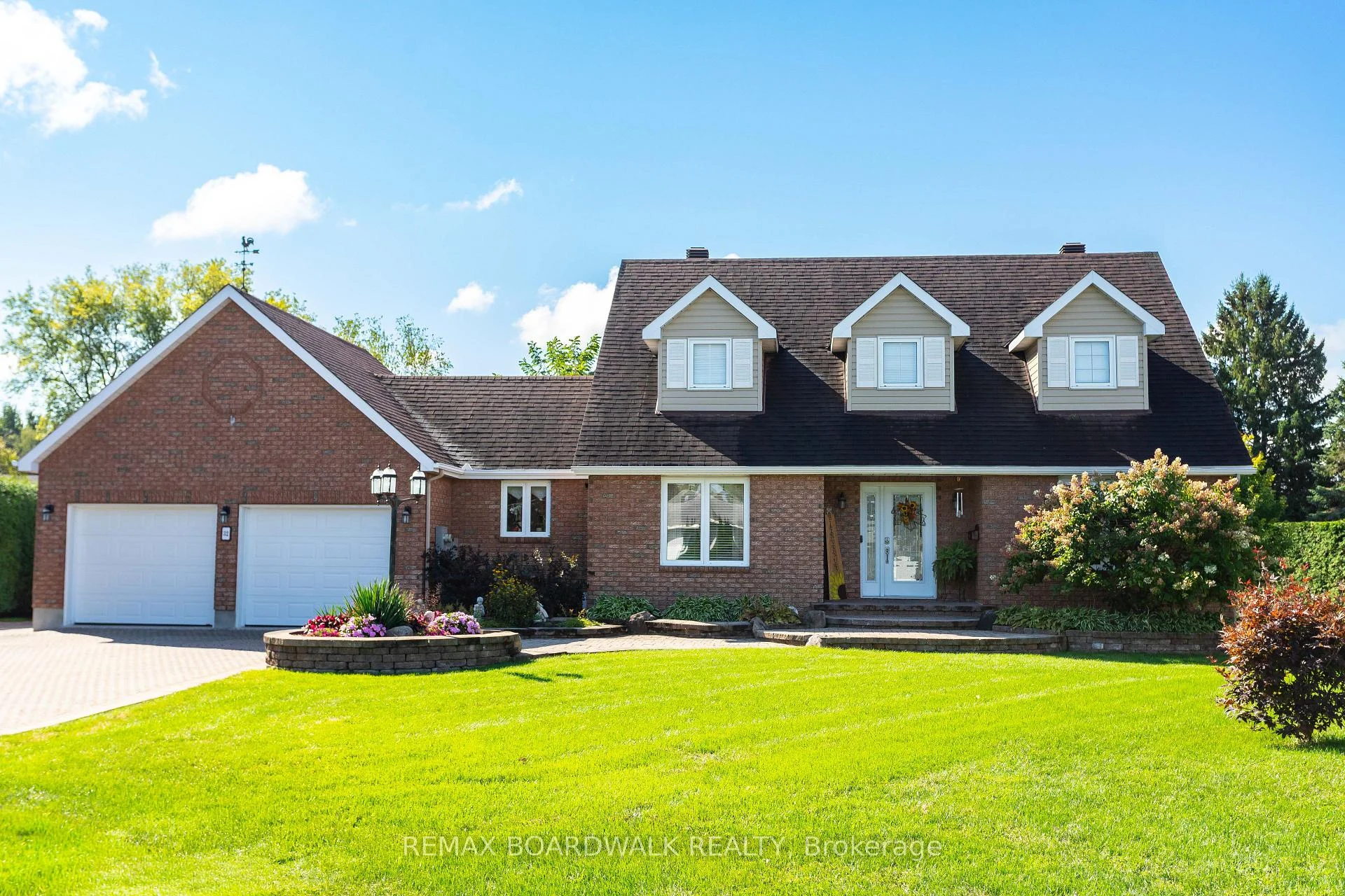 Front of 32 Faucher Boulevard
