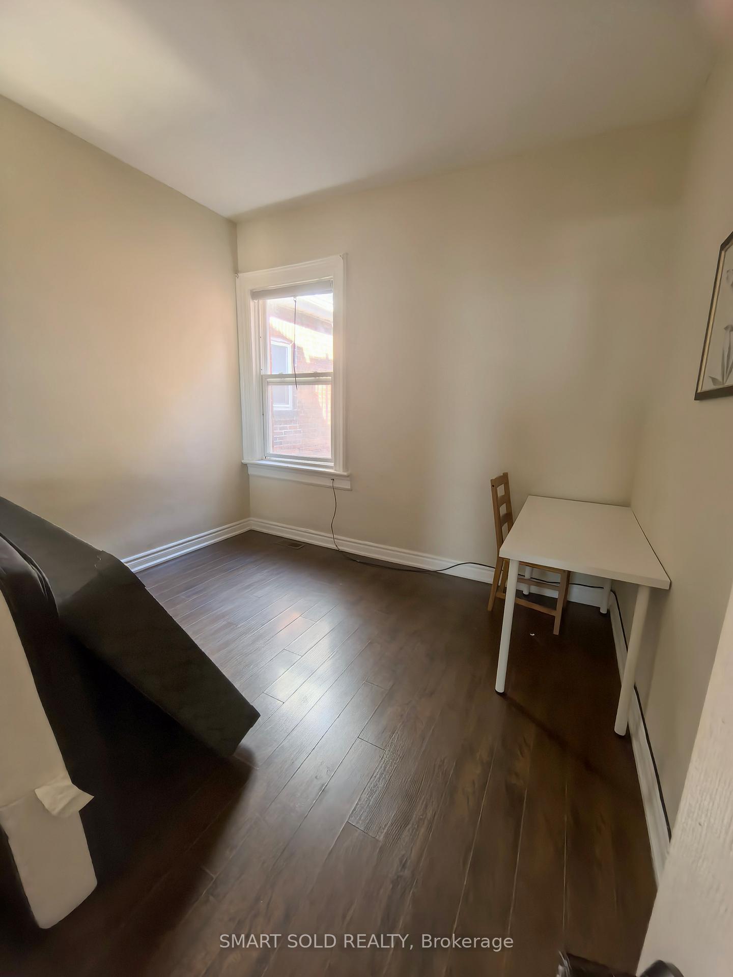 Photo 5 of Upper 437 Bathurst Street, Toronto, Kensington-Chinatown — HOMEH
