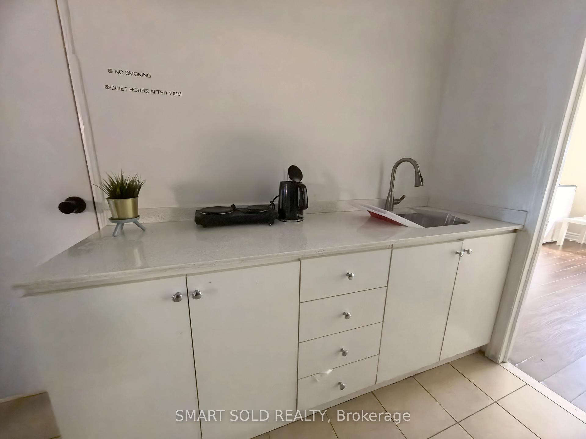 Photo 13 of Upper 437 Bathurst Street, Toronto, Kensington-Chinatown — HOMEH