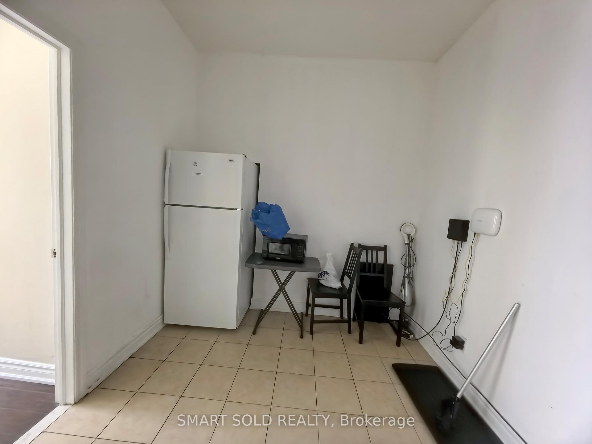 Photo 14 of Upper 437 Bathurst Street, Toronto, Kensington-Chinatown — HOMEH