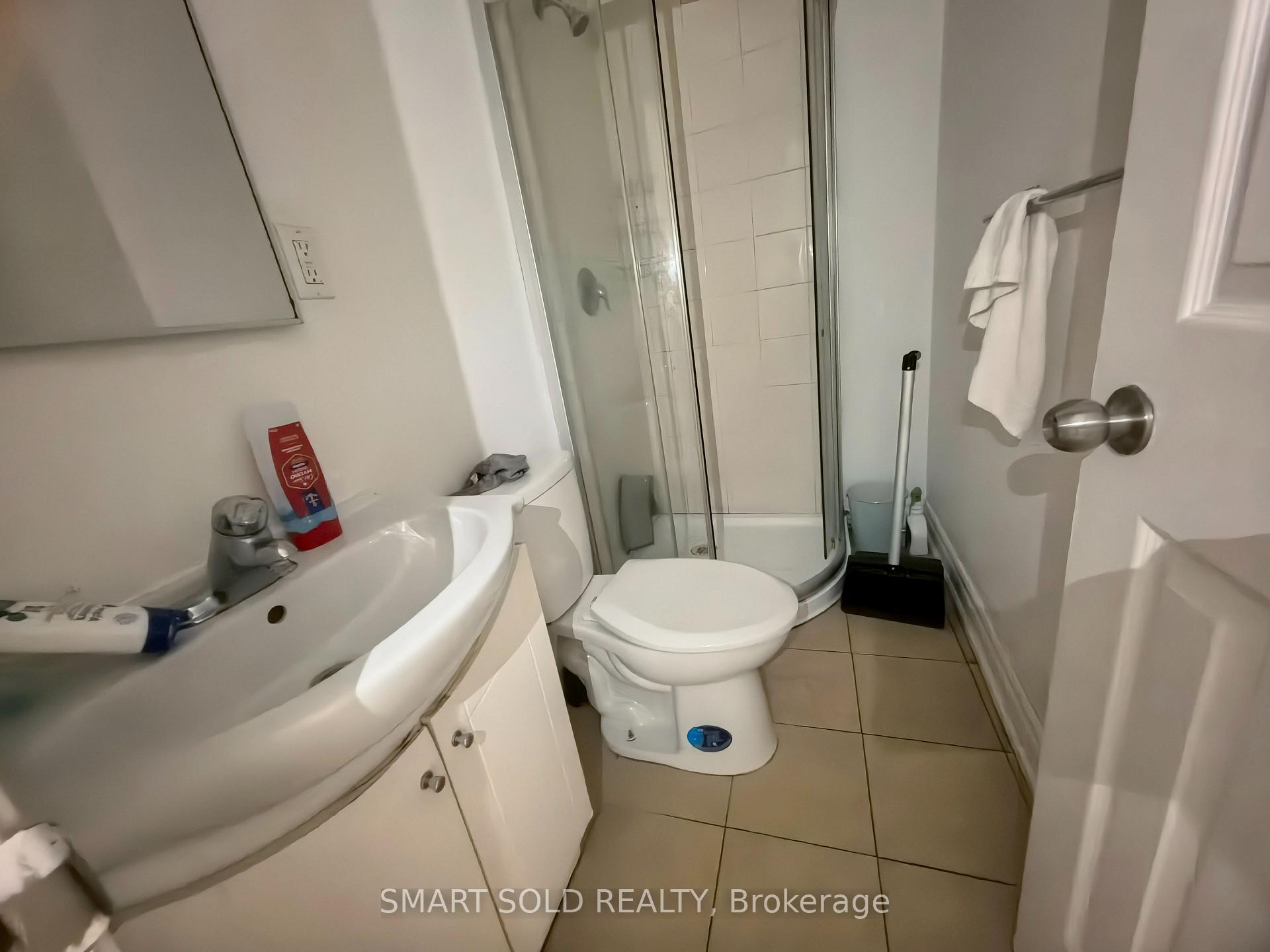 Photo 15 of Upper 437 Bathurst Street, Toronto, Kensington-Chinatown — HOMEH