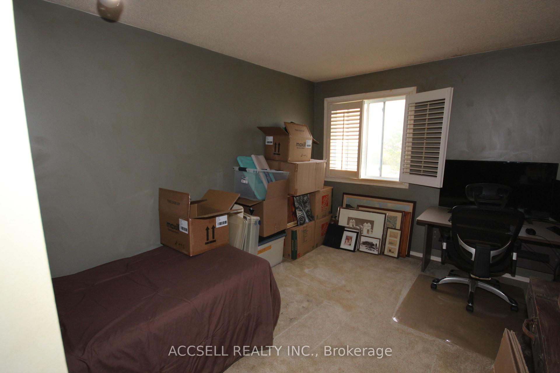 Photo 4 of Unit 111, 731 Deveron Crescent, London, South T — HOMEH