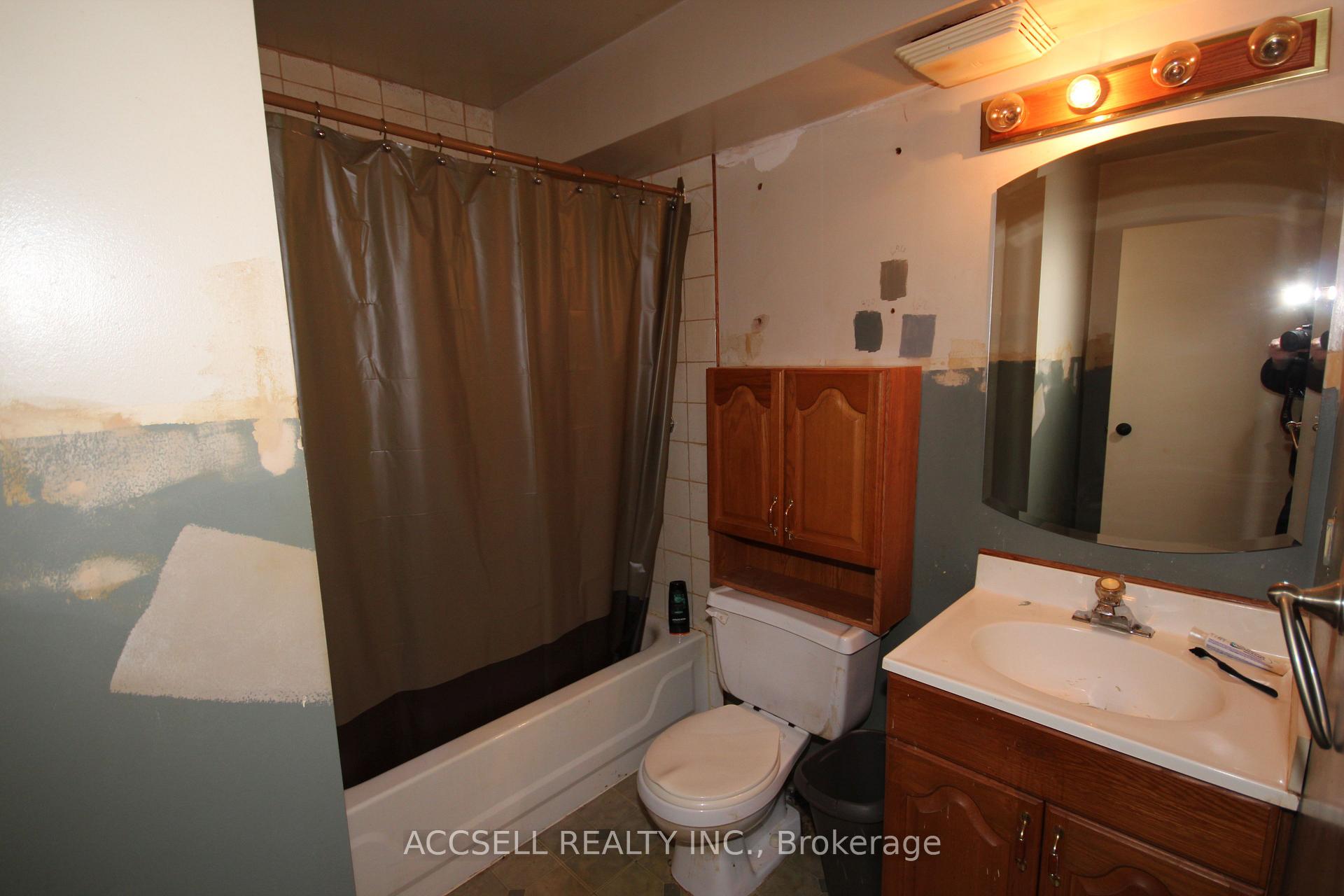 Photo 6 of Unit 111, 731 Deveron Crescent, London, South T — HOMEH