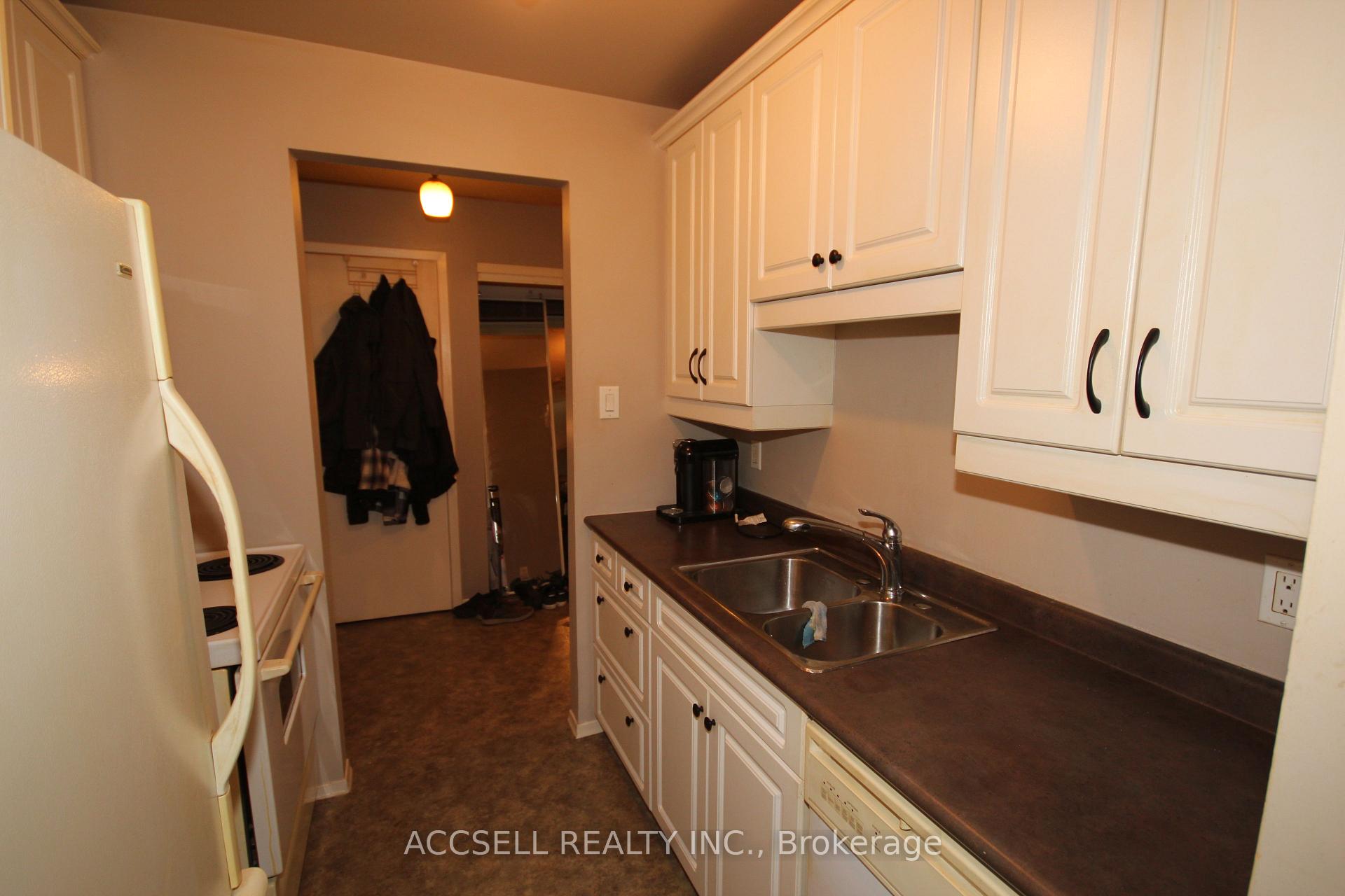 Photo 10 of Unit 111, 731 Deveron Crescent, London, South T — HOMEH