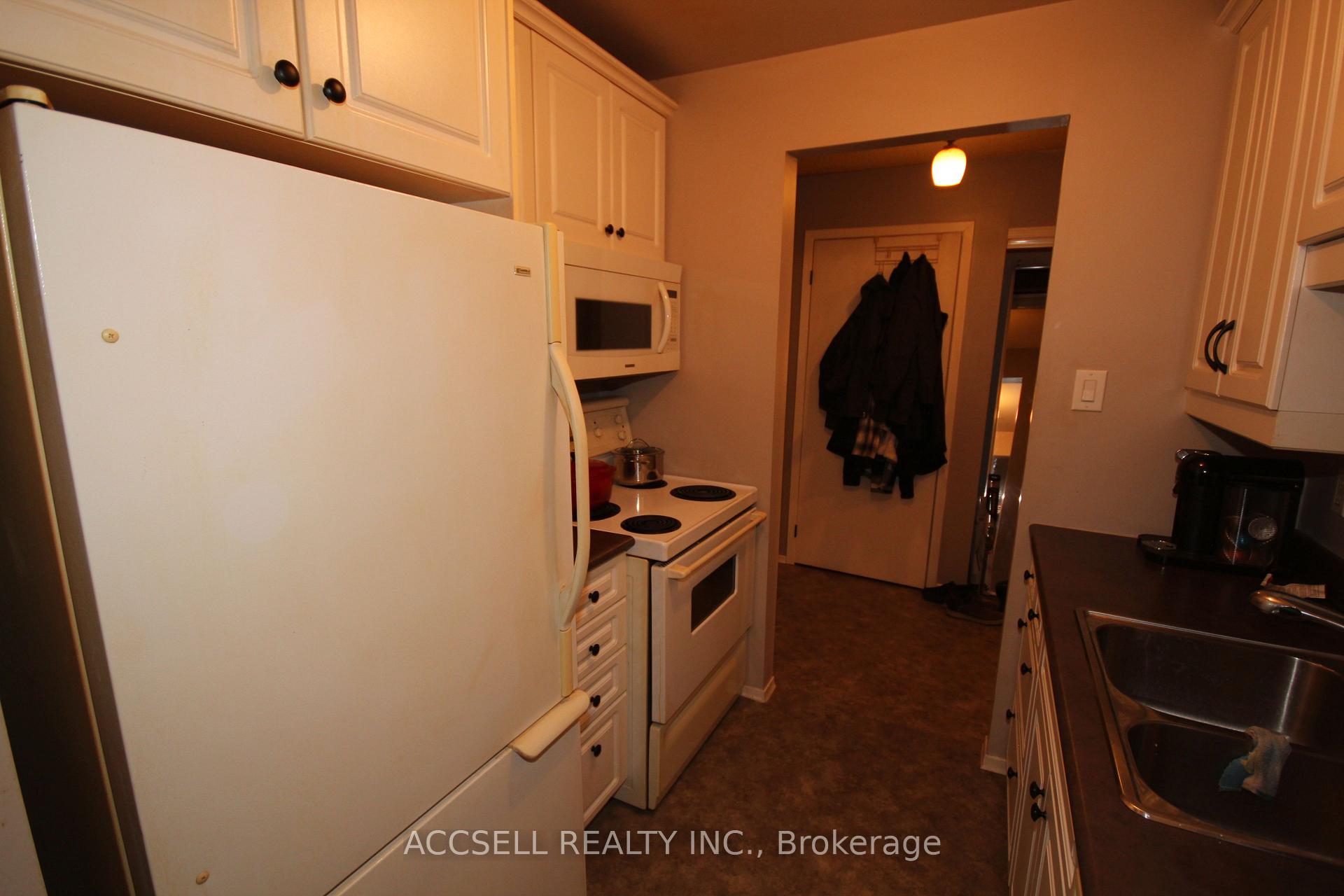 Photo 11 of Unit 111, 731 Deveron Crescent, London, South T — HOMEH