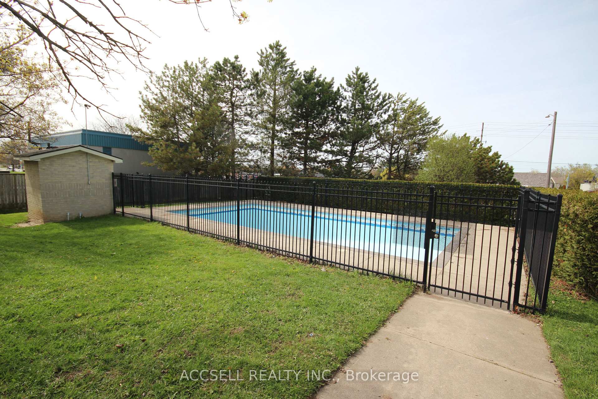 Photo 12 of Unit 111, 731 Deveron Crescent, London, South T — HOMEH