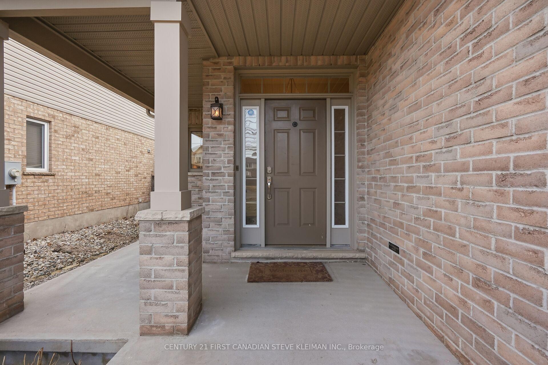 Photo 4 of 879 Garibaldi Avenue, London, North B — HOMEH