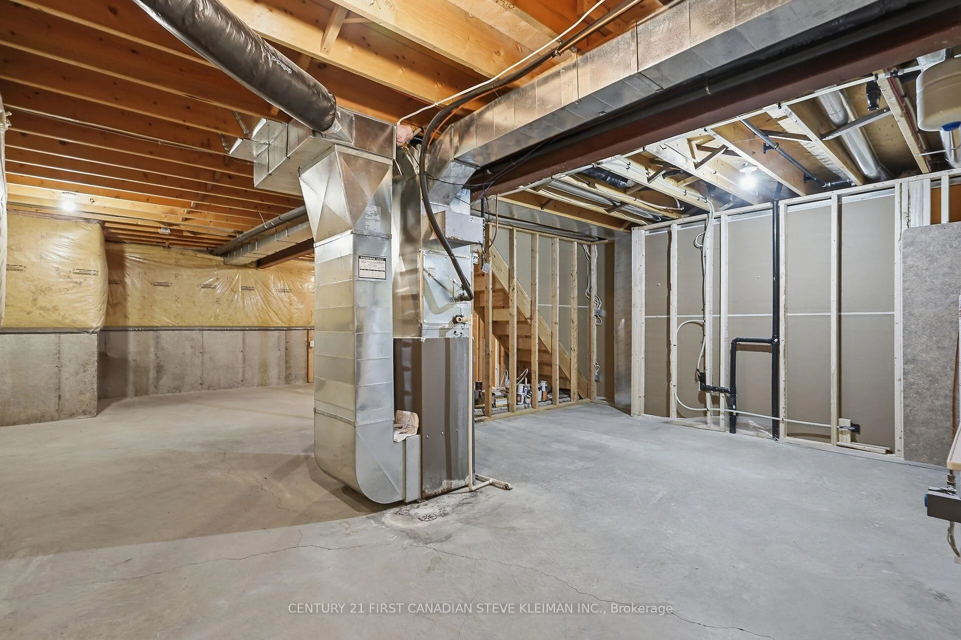 Photo 48 of 879 Garibaldi Avenue, London, North B — HOMEH