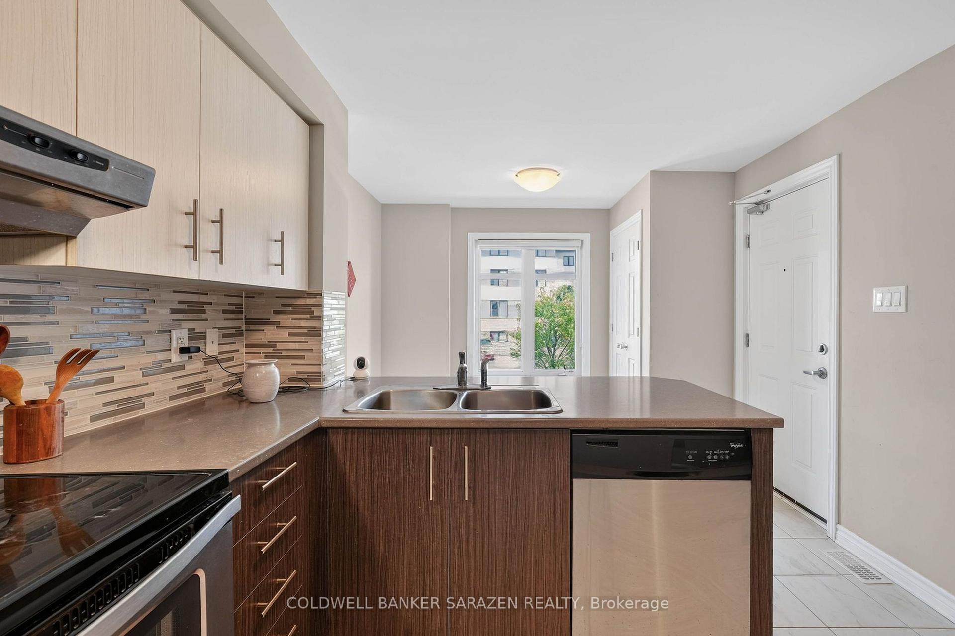 Photo 8 of 116 Bluestone Private, Ottawa, Avalon West — HOMEH