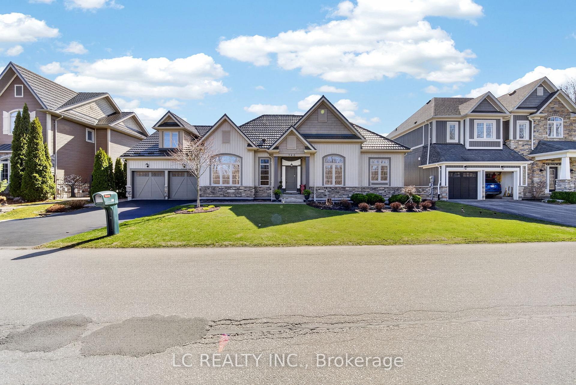 Photo 2 of 143 Victoria Crescent, Orillia — HOMEH