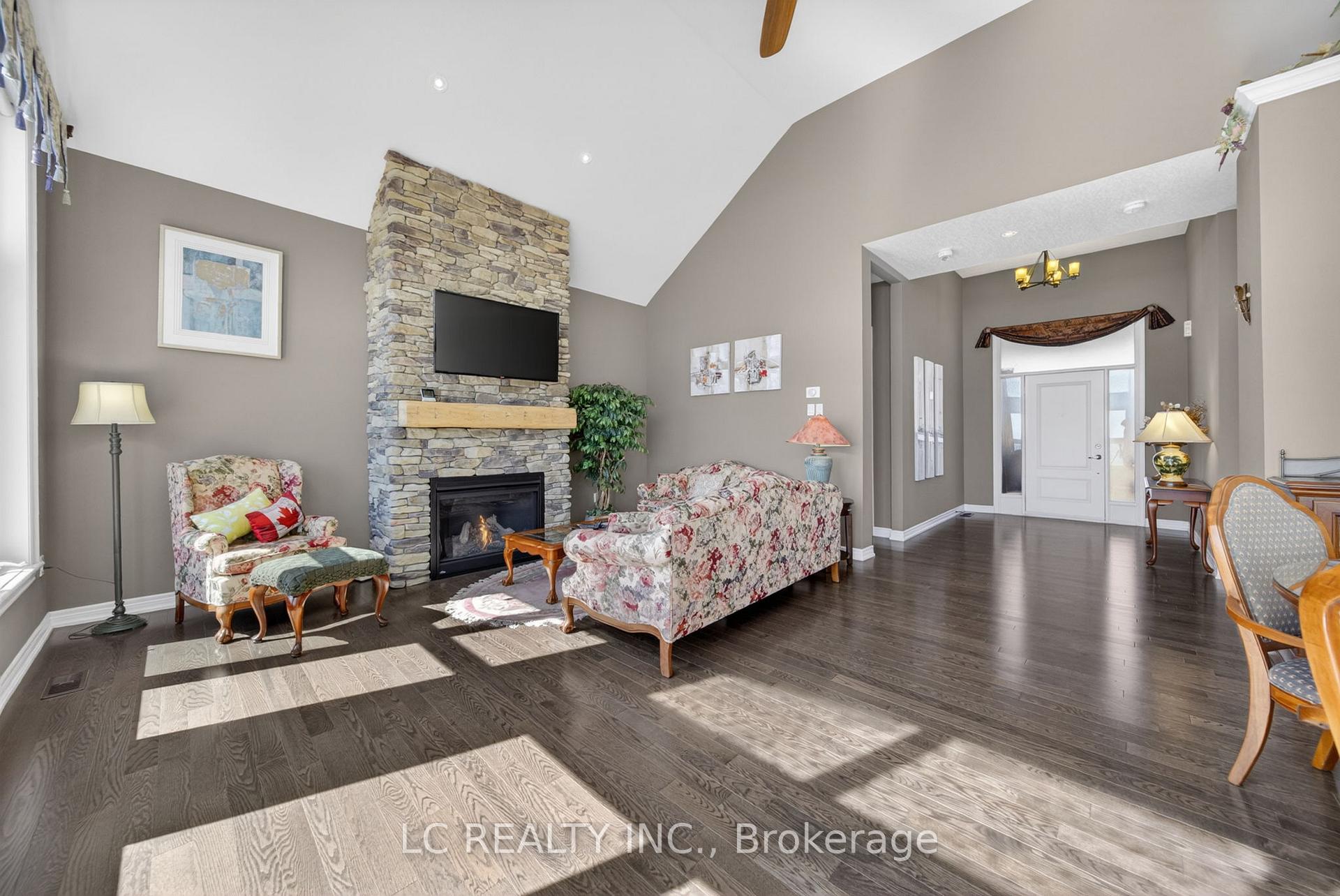 Photo 9 of 143 Victoria Crescent, Orillia — HOMEH