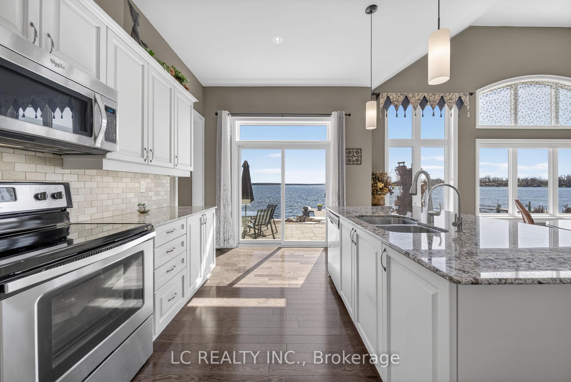Photo 17 of 143 Victoria Crescent, Orillia — HOMEH