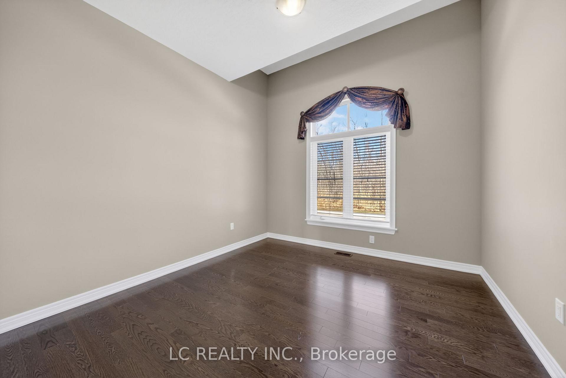 Photo 18 of 143 Victoria Crescent, Orillia — HOMEH