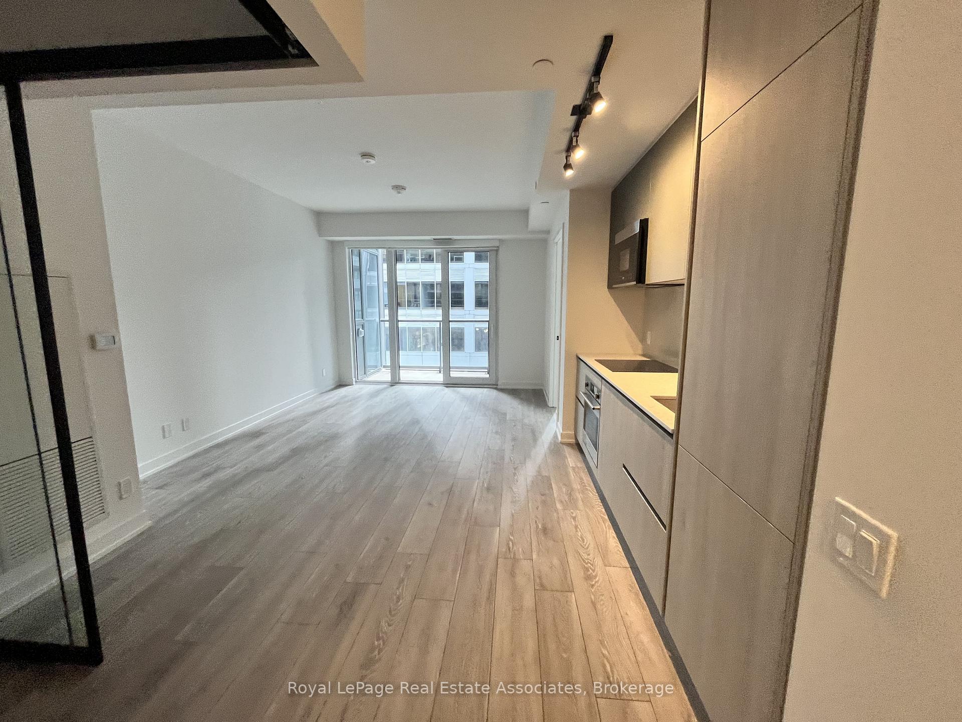 Photo 2 of Unit 906, 108 Peter Street, Toronto, Waterfront Communities — HOMEH