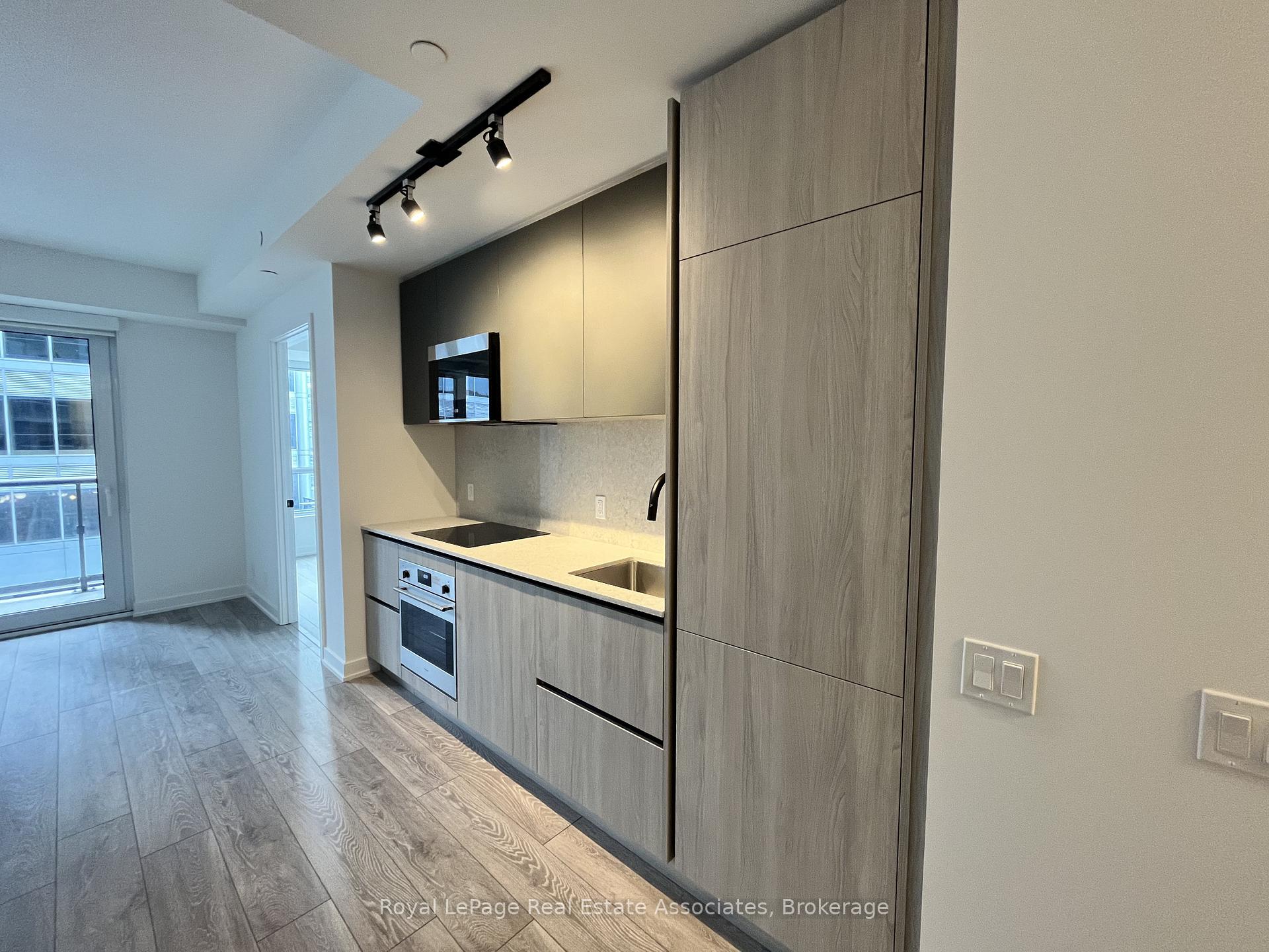 Photo 3 of Unit 906, 108 Peter Street, Toronto, Waterfront Communities — HOMEH