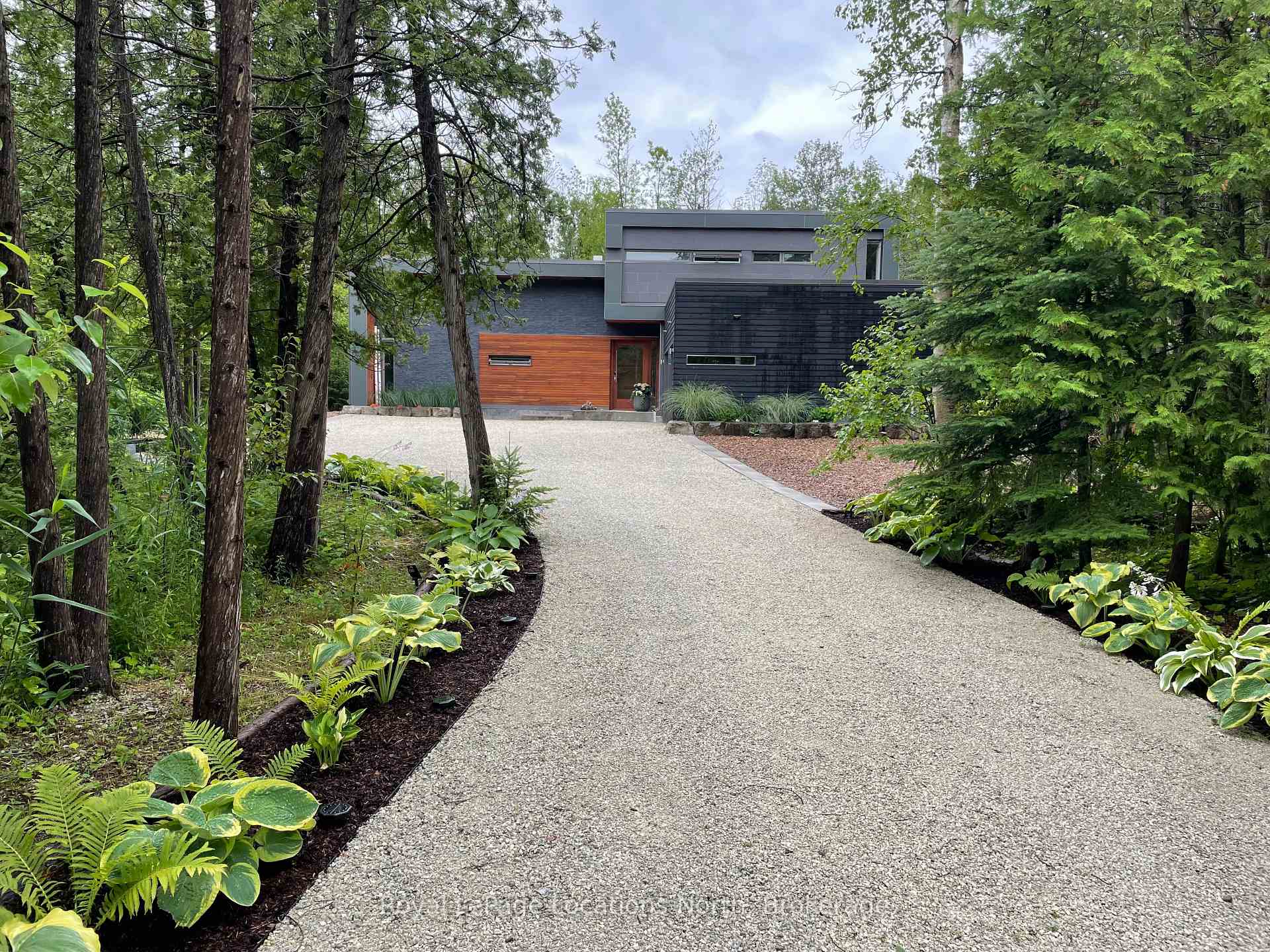 Front of 208544 26 Highway