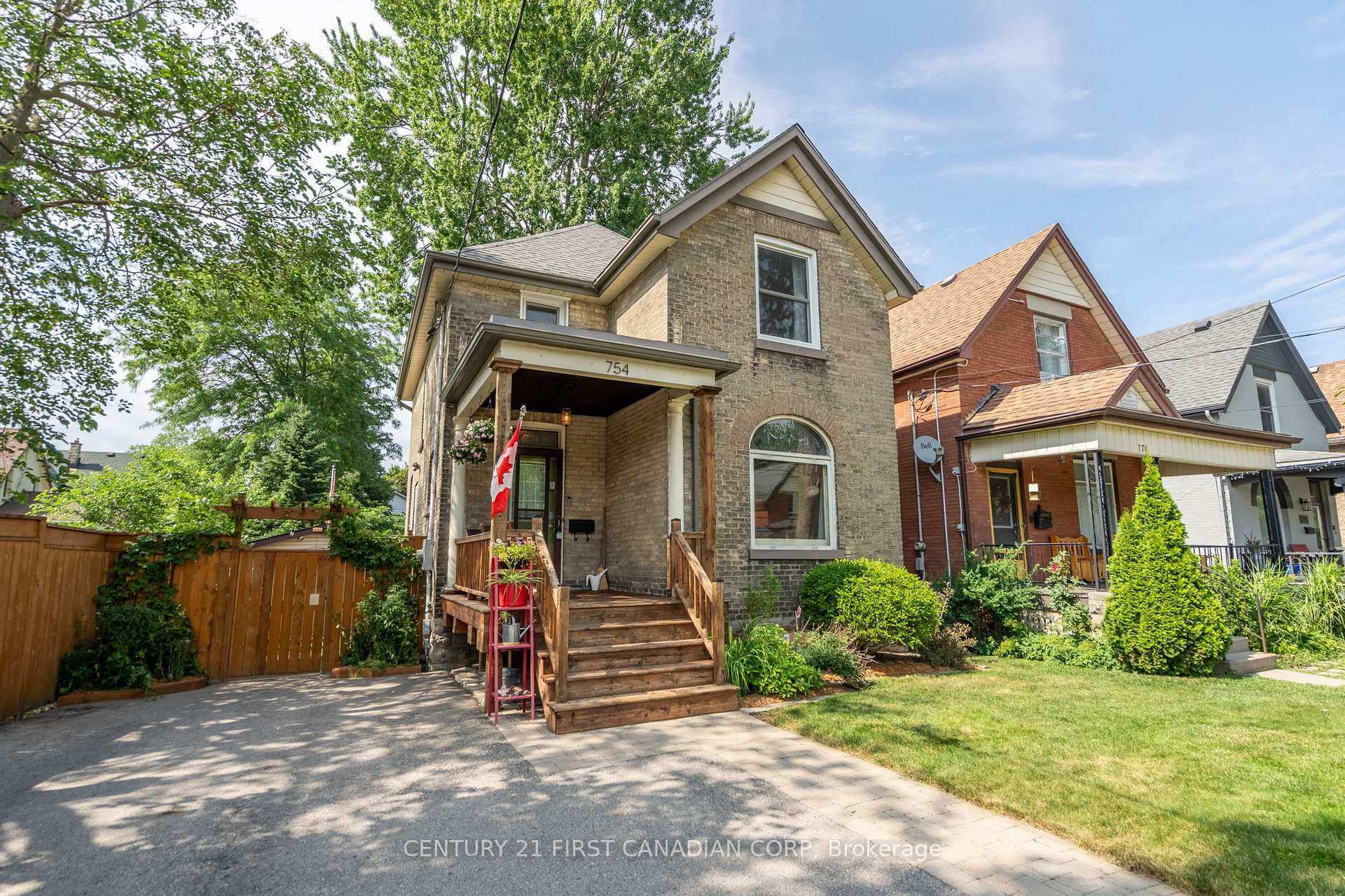 Front of 754 Lorne Avenue