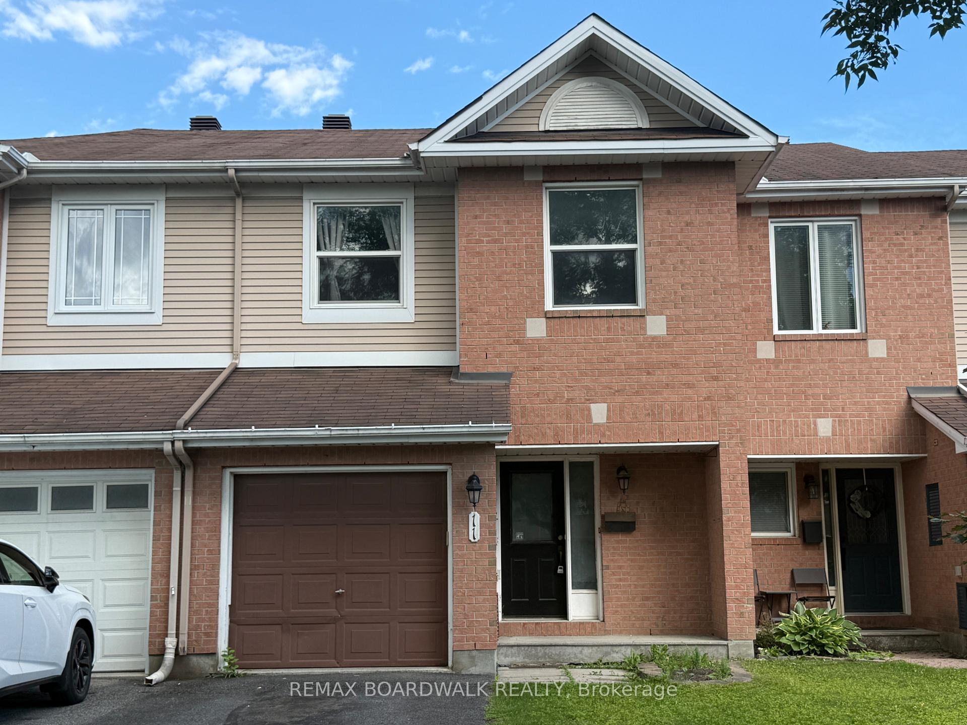 Photo 1 of 11 Meadowbreeze Drive, Ottawa, Kanata - Emerald Meadows/Trailwest — HOMEH