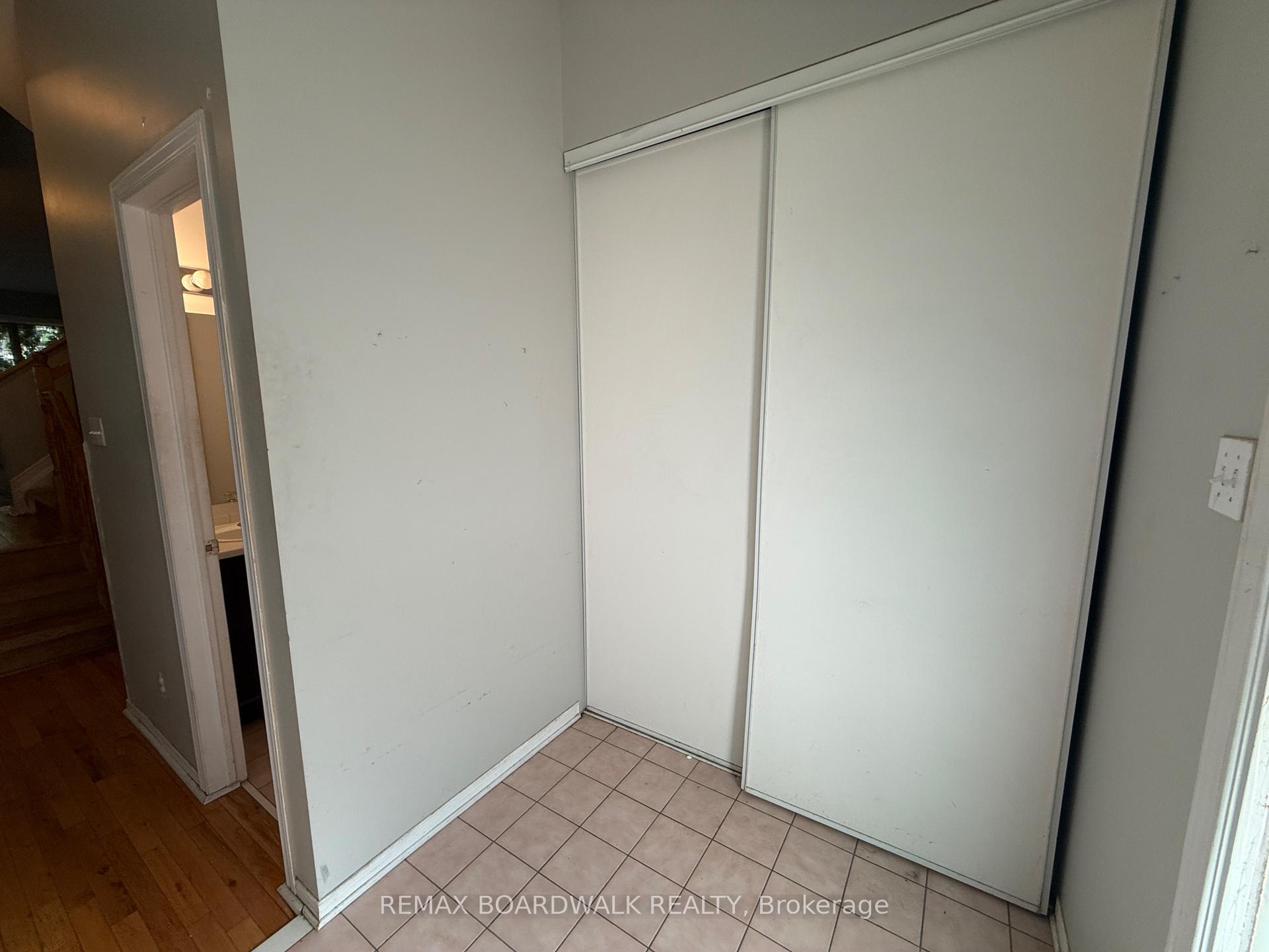 Photo 2 of 11 Meadowbreeze Drive, Ottawa, Kanata - Emerald Meadows/Trailwest — HOMEH