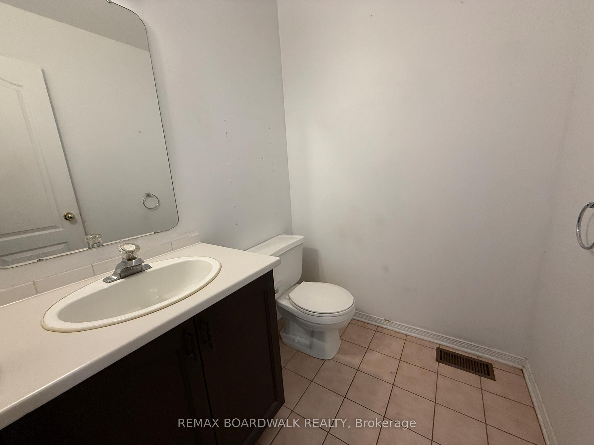 Photo 3 of 11 Meadowbreeze Drive, Ottawa, Kanata - Emerald Meadows/Trailwest — HOMEH