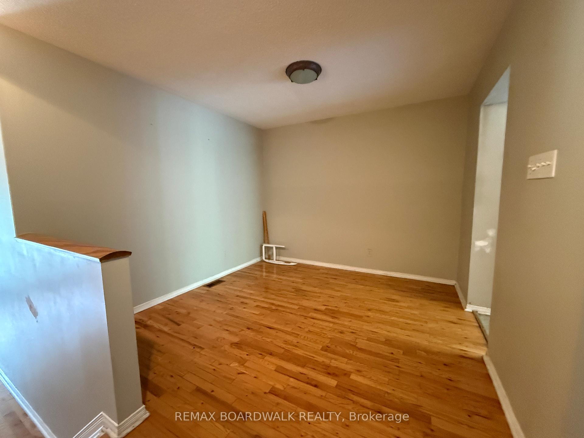 Photo 6 of 11 Meadowbreeze Drive, Ottawa, Kanata - Emerald Meadows/Trailwest — HOMEH